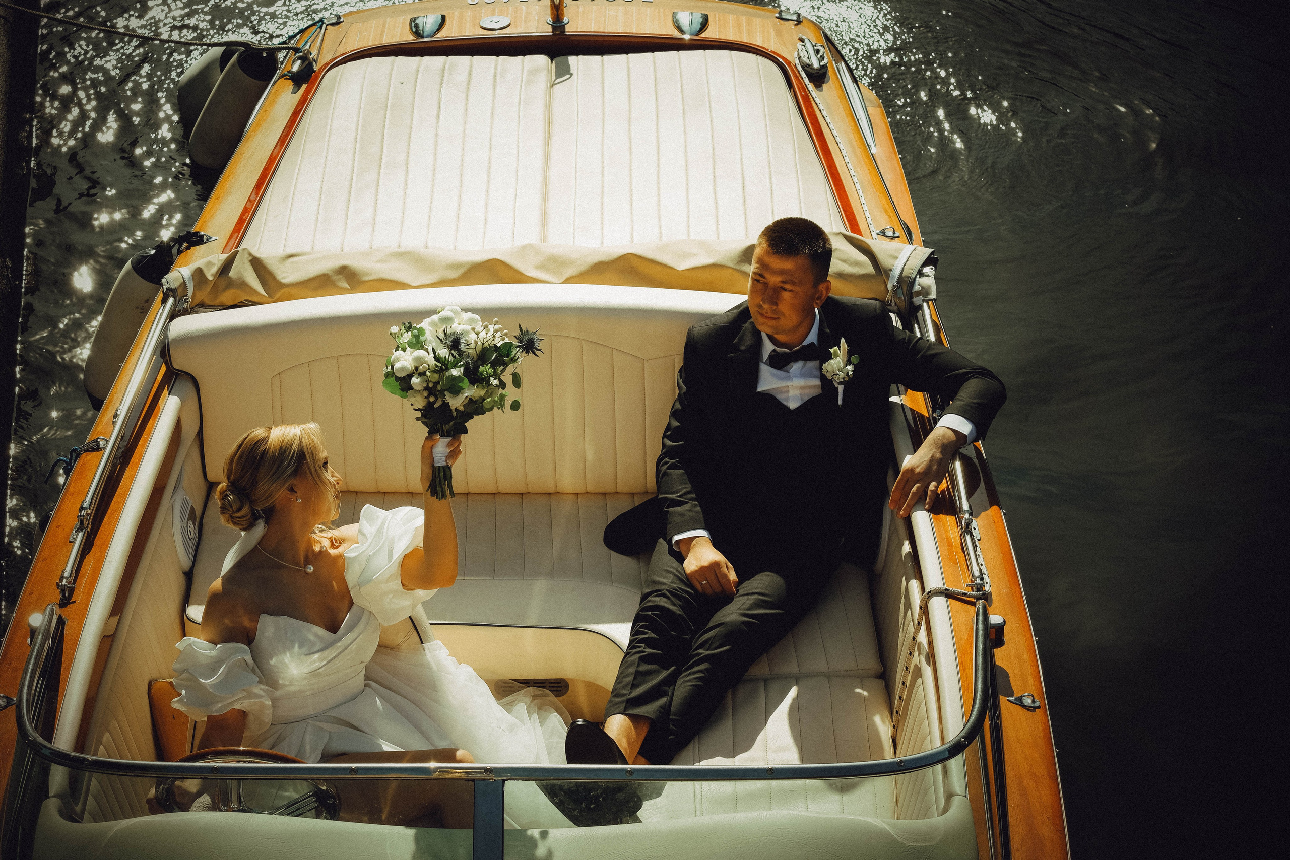 СВАДЕБГНАЯ ПРОГУЛКА ПО КАНАЛ САНКТ-ПЕТЕРБУРГА НА КАТЕРЕ. Профессиональный фотограф, Санкт-Петербург — Виктория Богомолова