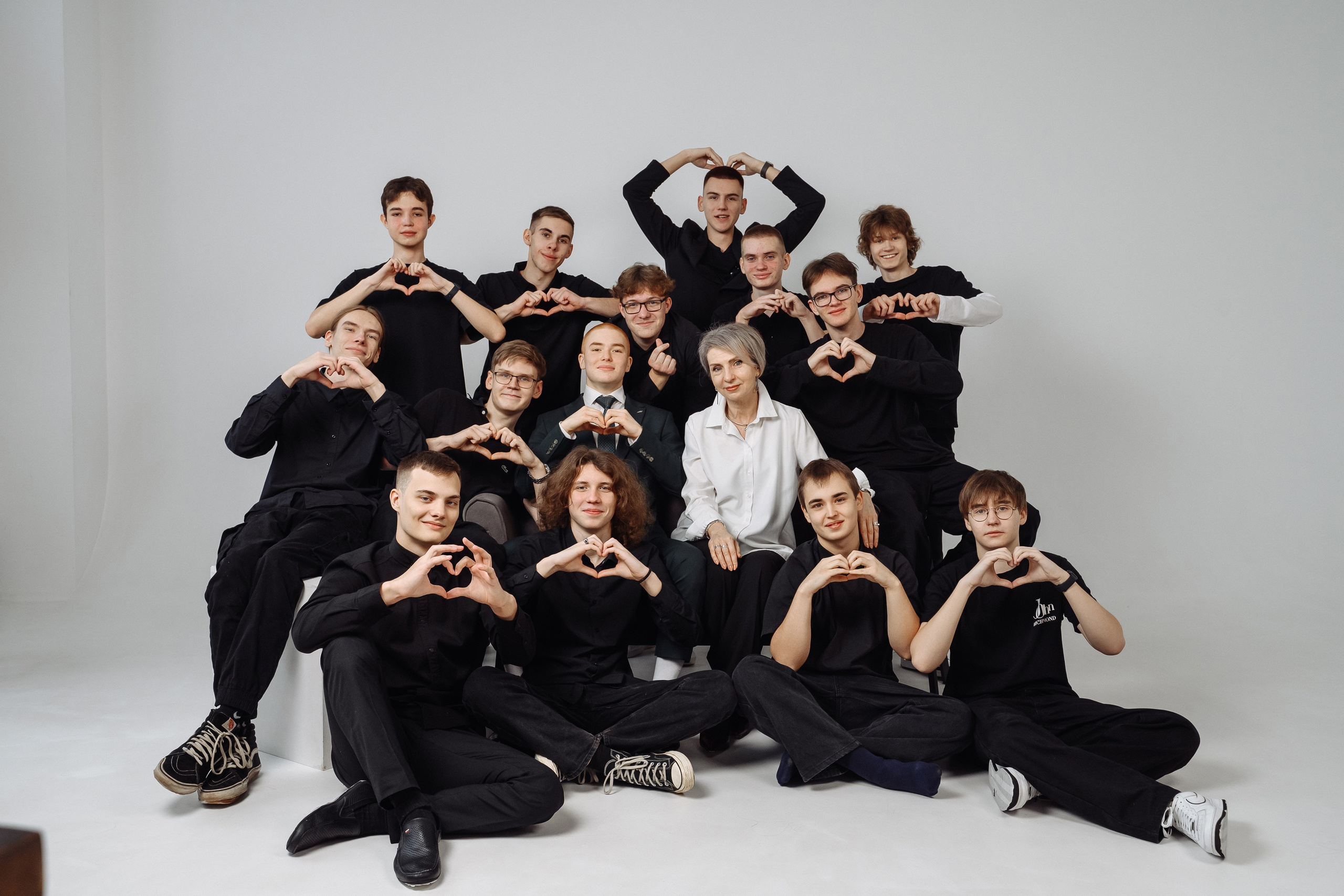 ВЫПУСКНИКИ 11 КЛАСС. МАРГАРИТА КУДРЯШОВА СВАДЕБНЫЙ И СЕМЕЙНЫЙ ФОТОГРАФ ТВЕРЬ МОСКВА