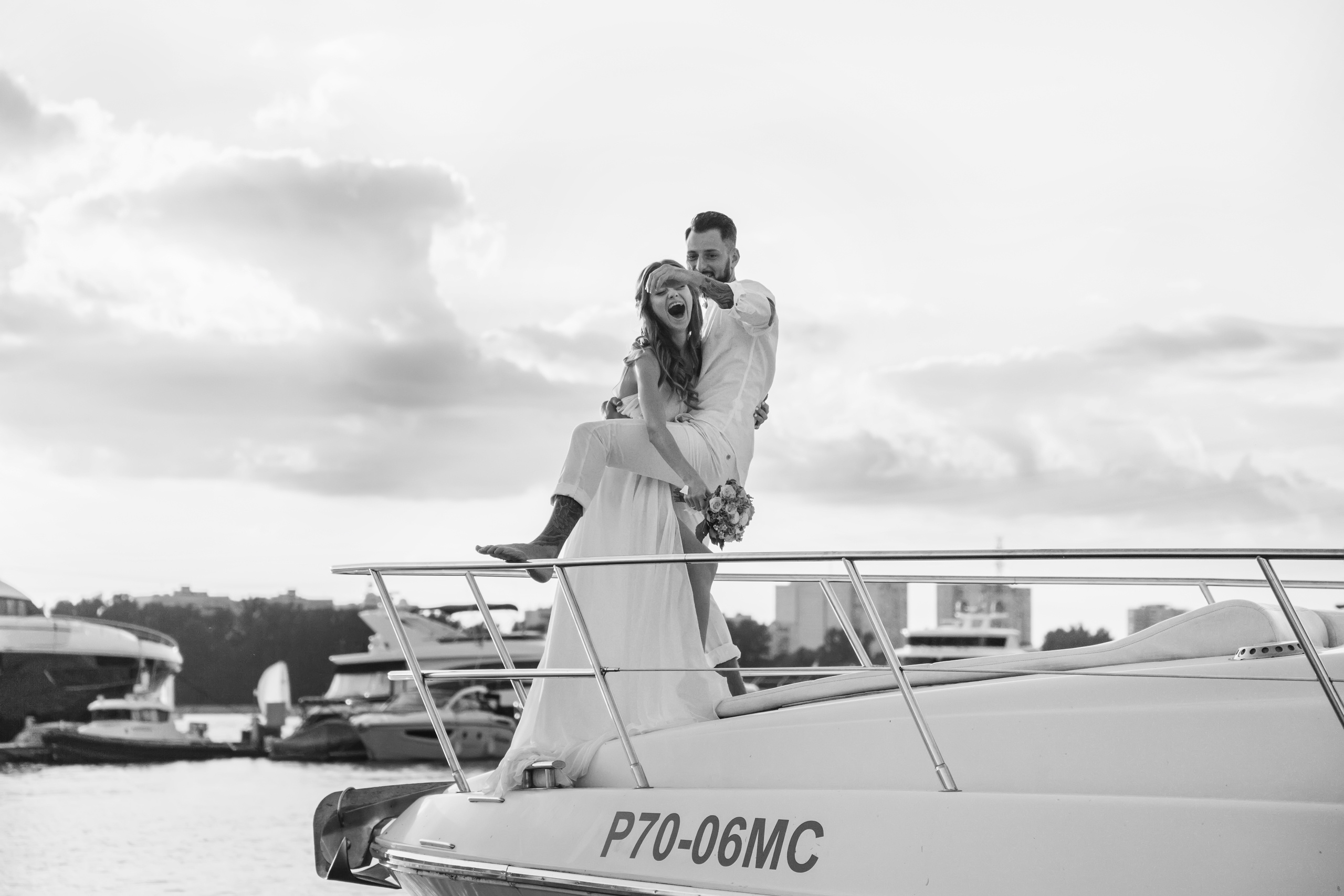 Свадебная фотосессия на яхте. Фото Радости. Свадебный и семейный фотограф в Москве Юлия Самойлова