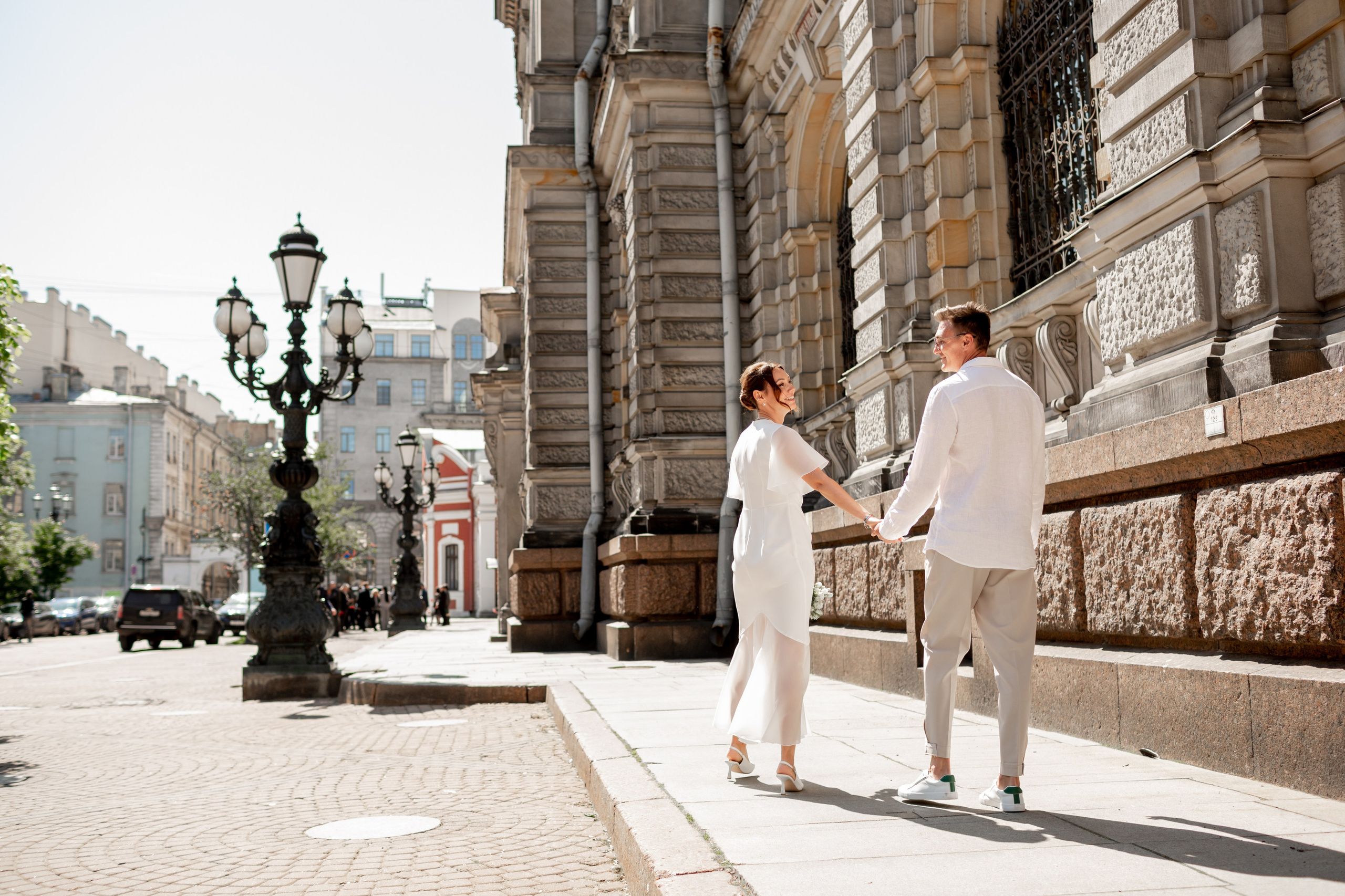 Свадебная фотопрогулка по улицам Петербурга. Свадебный фотограф Кирилл Белый