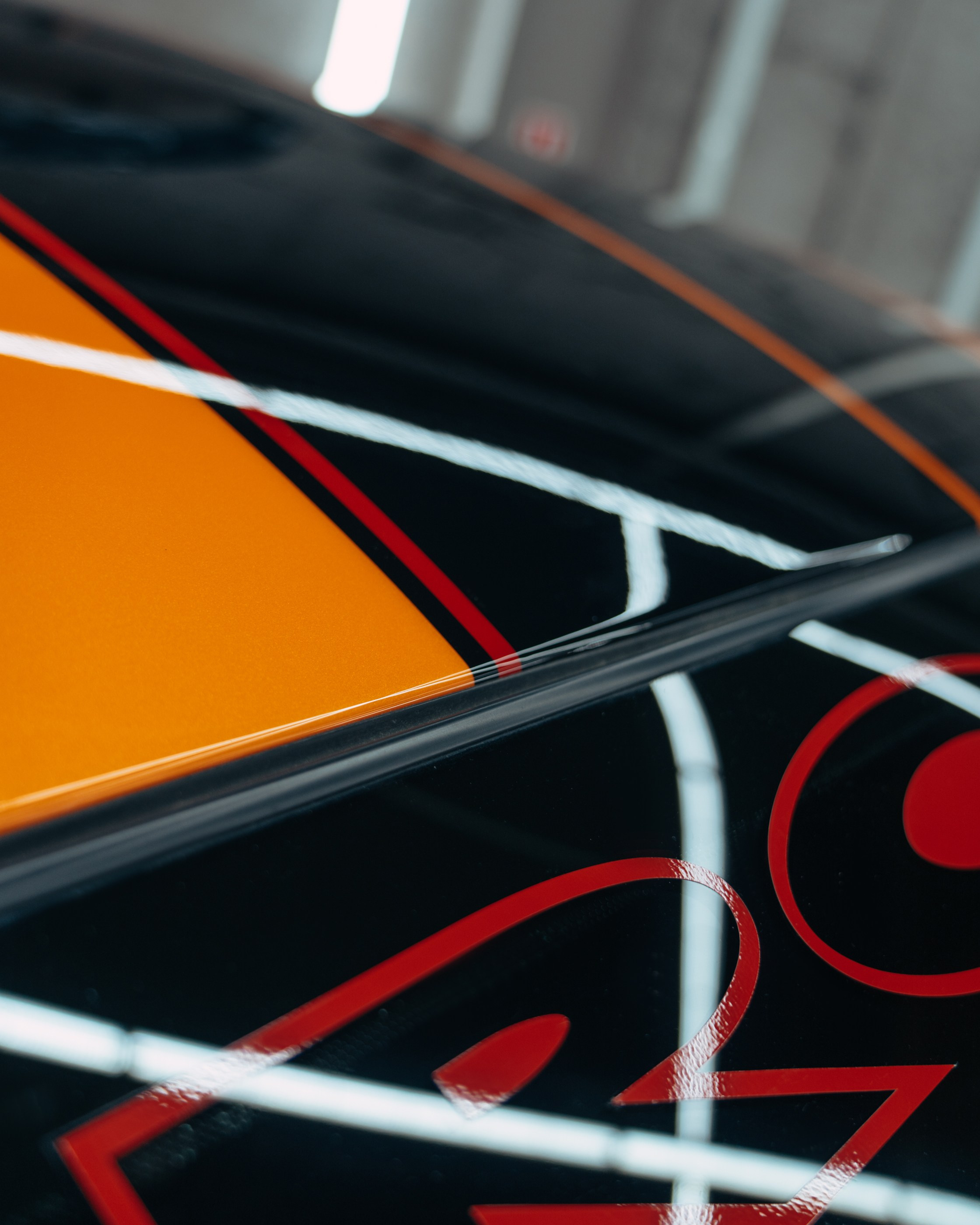 Ford Mustang Roush оранжевый окрас кузова и выкрас полос. DeLorein