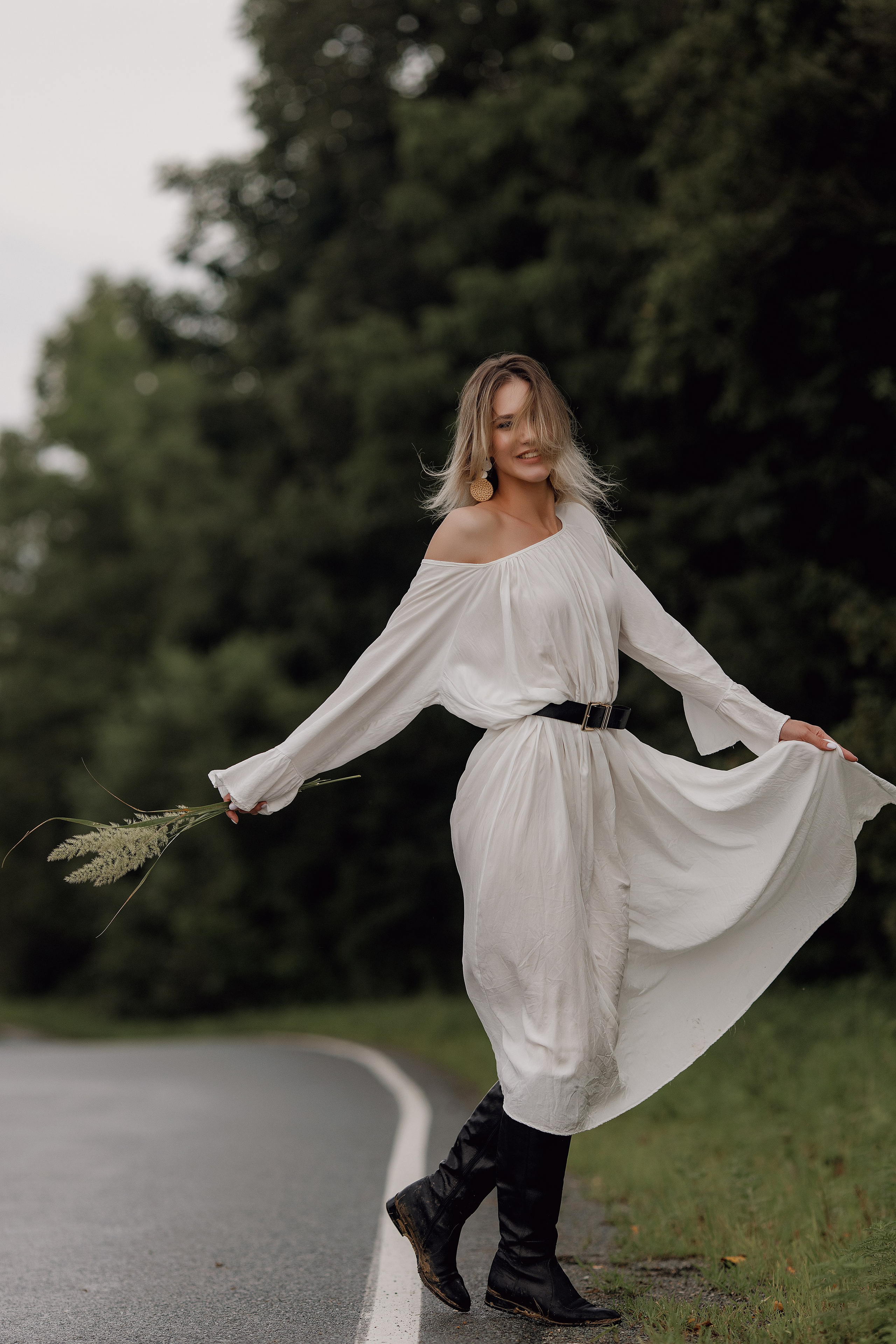 Вечерняя прогулка в поле. Свадебный фотограф Санкт-Петербург  Москва