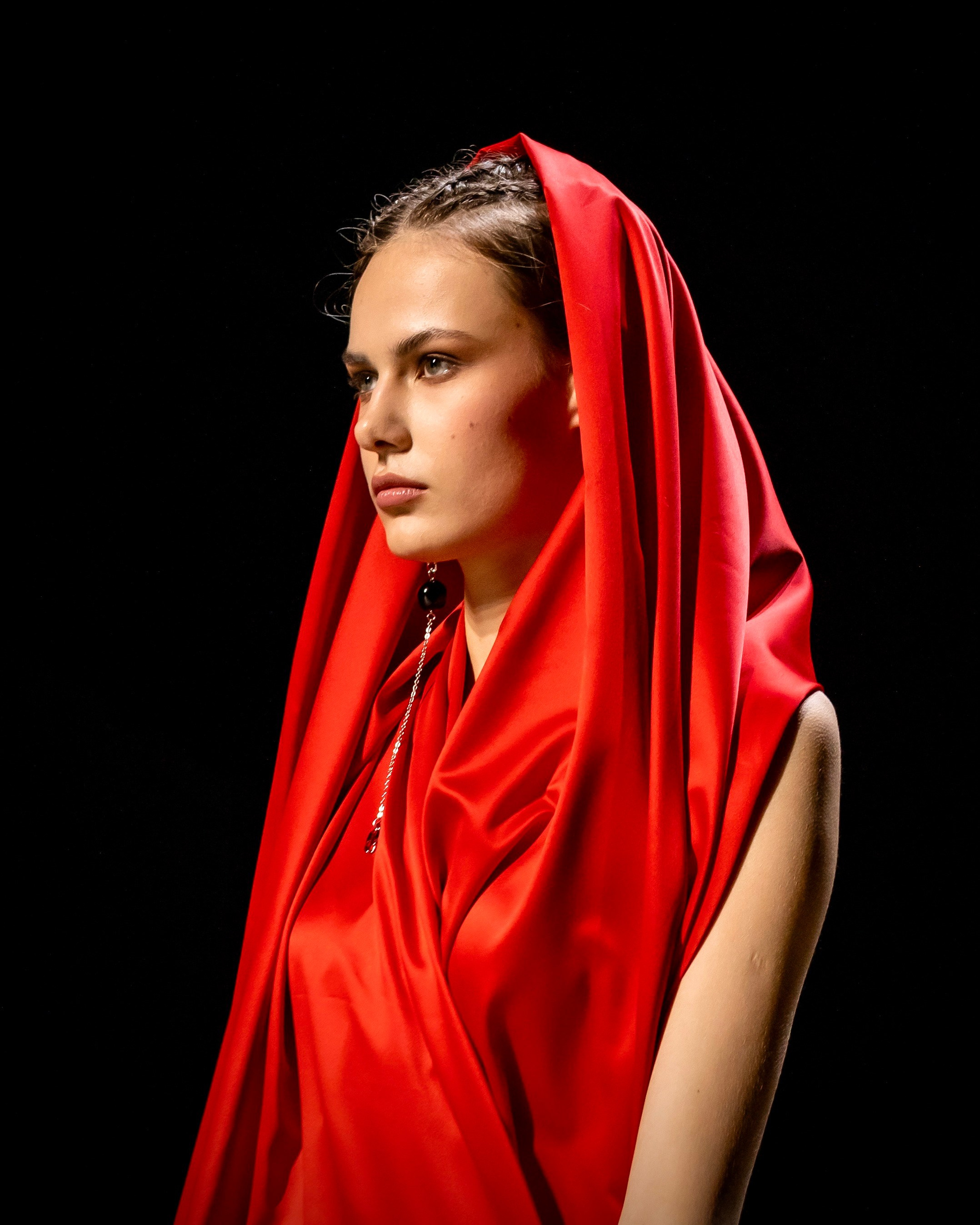 Показ коллекции Darya Kipriyanova (Красноярск) на Московской неделе моды 16 марта 2025. Фотосессии и репортаж — Фотограф в Москве — Рина Серёгина