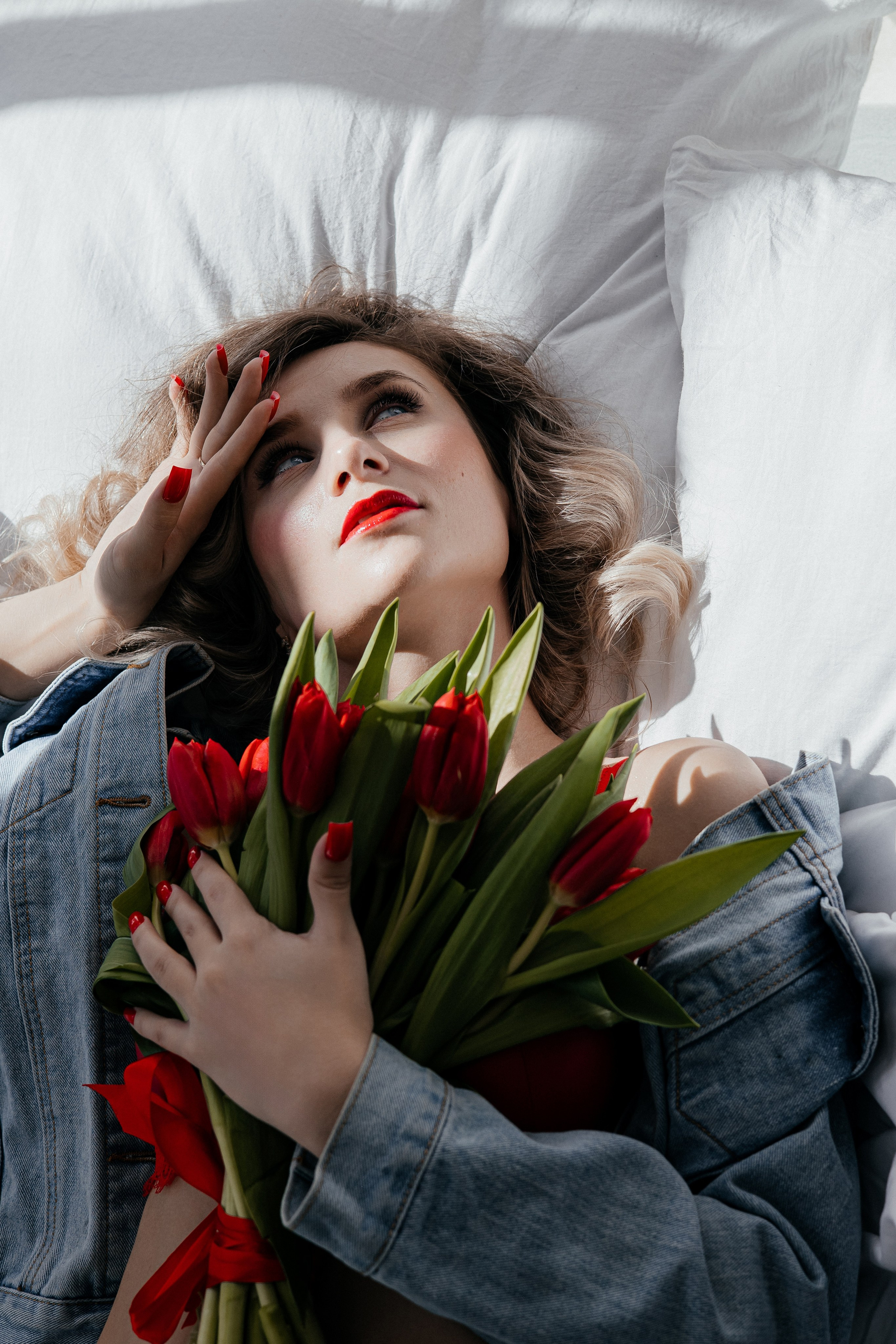 Анна. Красные тюльпаны