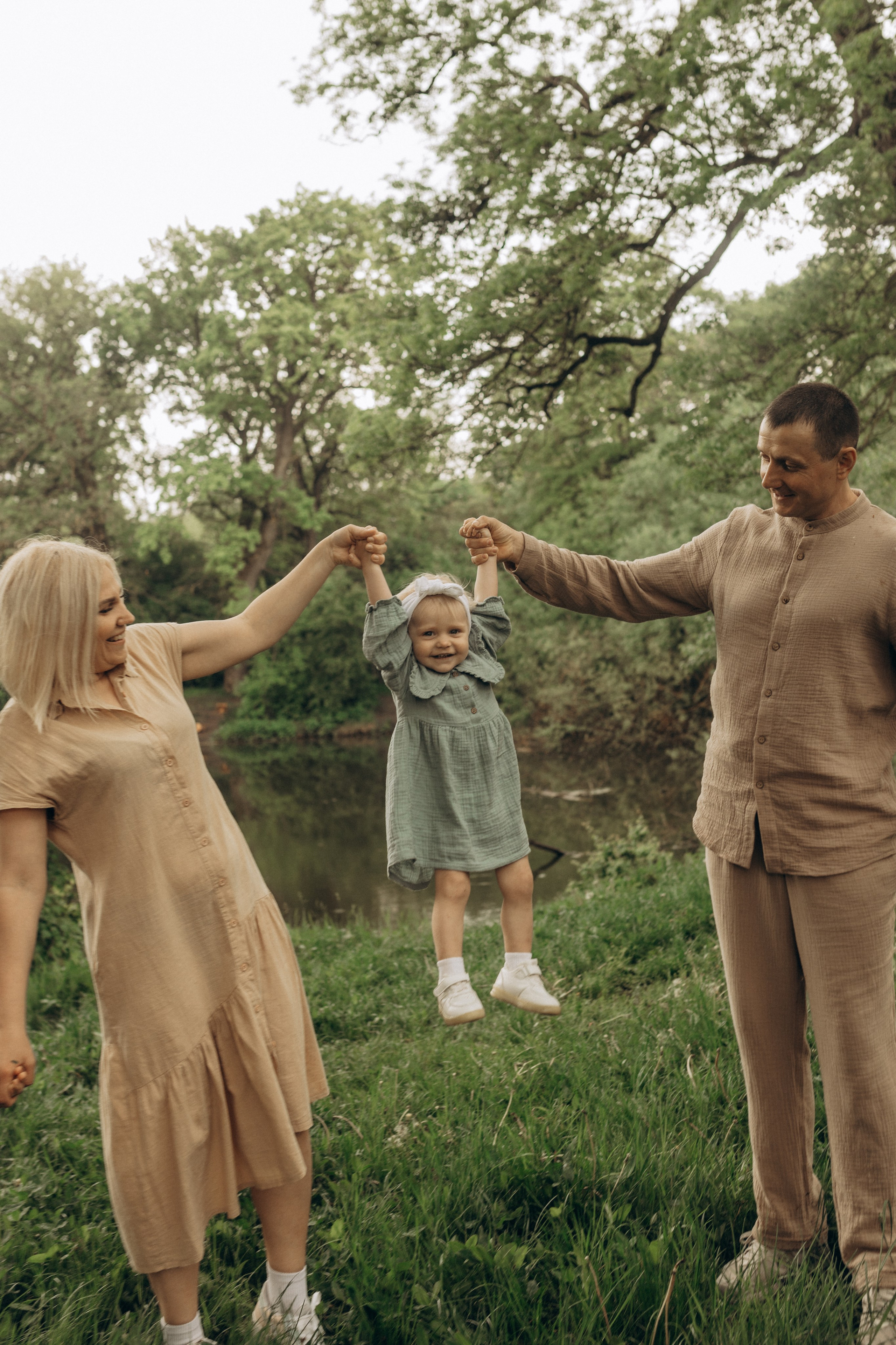 Фотосессия под летним дождем с Алексеем, Юлией и их доченьками. Фотограф в Ставрополе Svetlana Matveeva