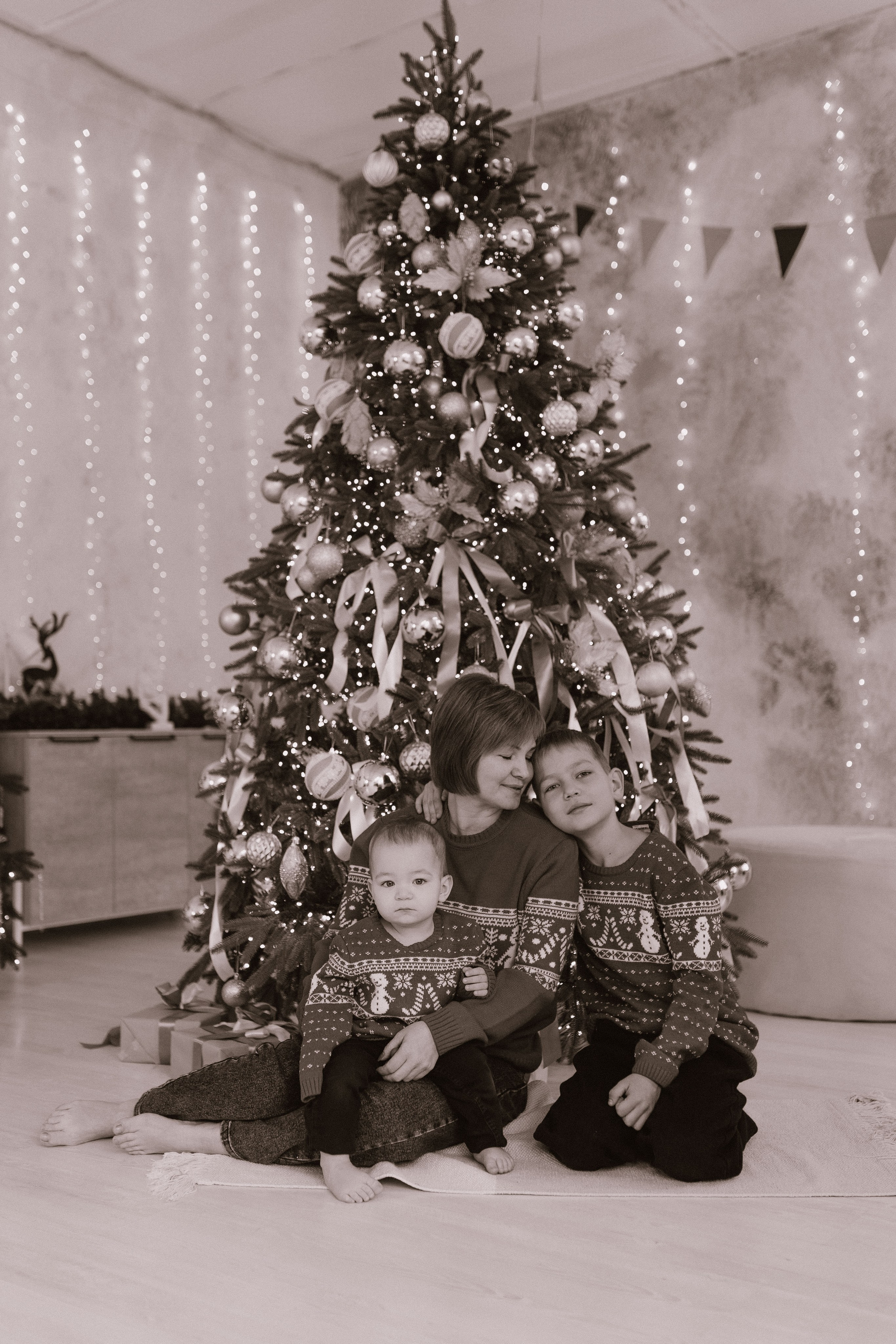 Яркий новый год мама и 2 сыночка. Фотограф в Ставрополе Svetlana Matveeva