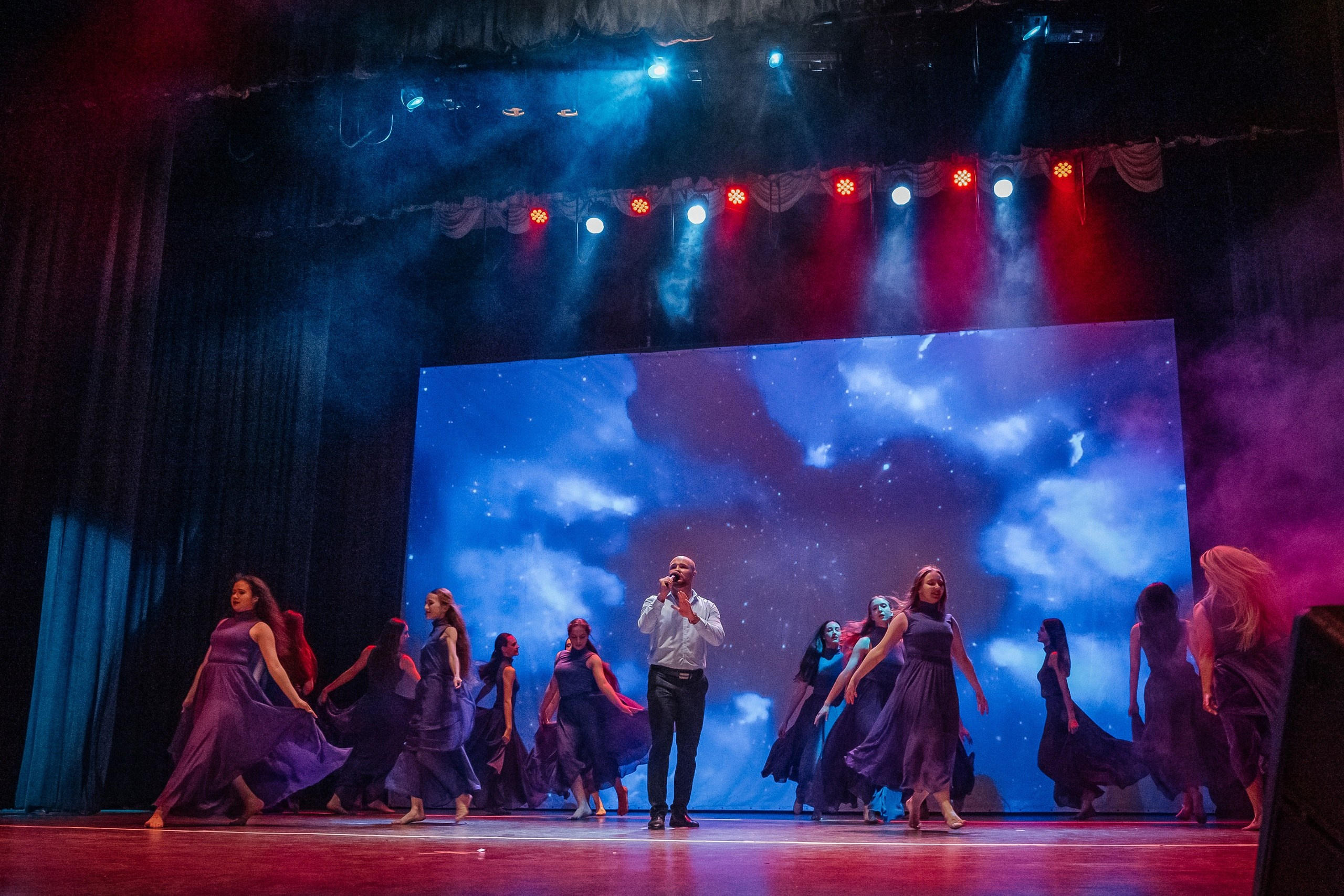 Танцы. Фотограф Елена Рогашкова