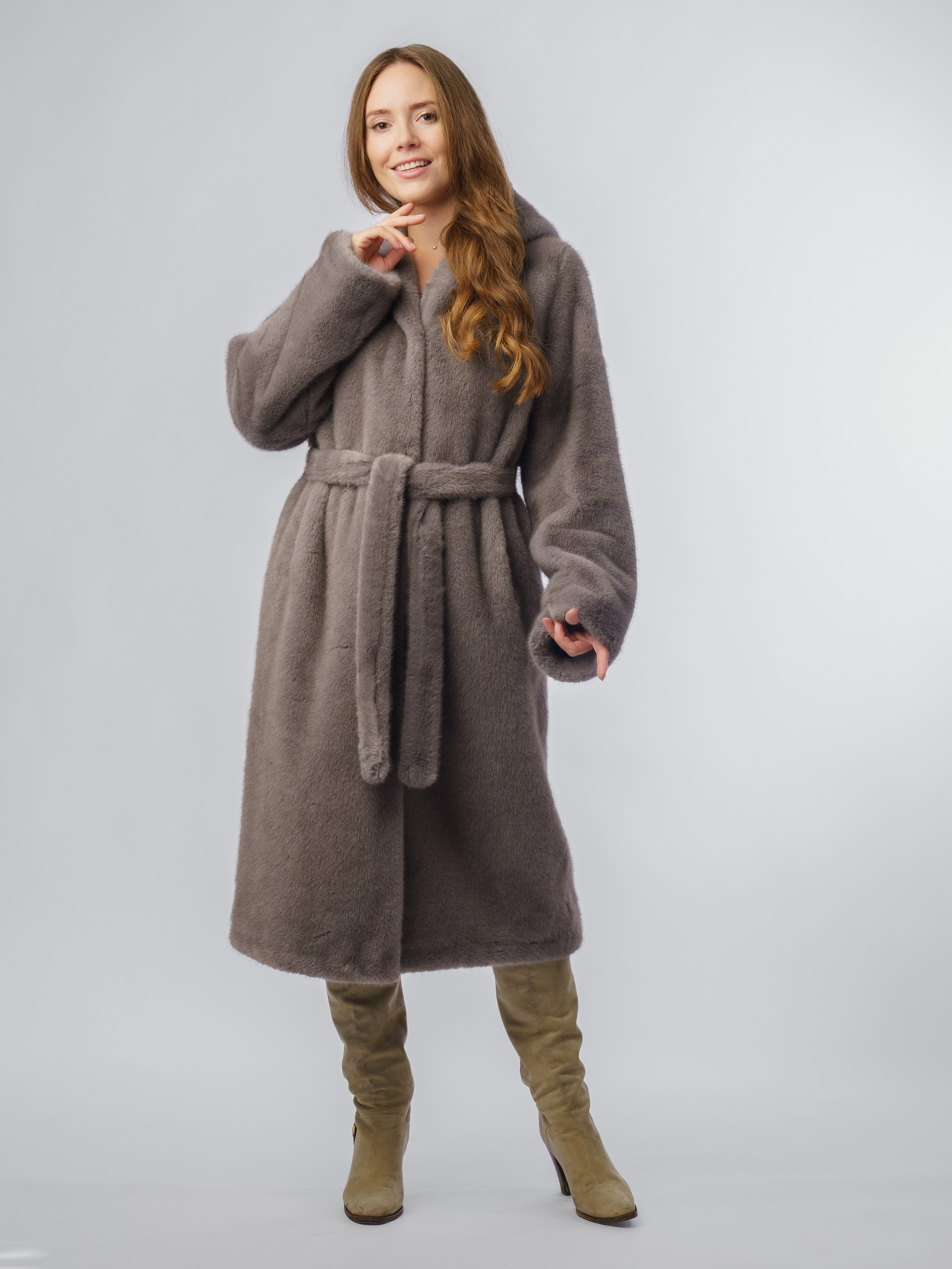 Шубы, модель Кристина. KED Production — продакшн из СПб. Создаём фото, видео и контент, который помогает брендам и селлерам продавать больше