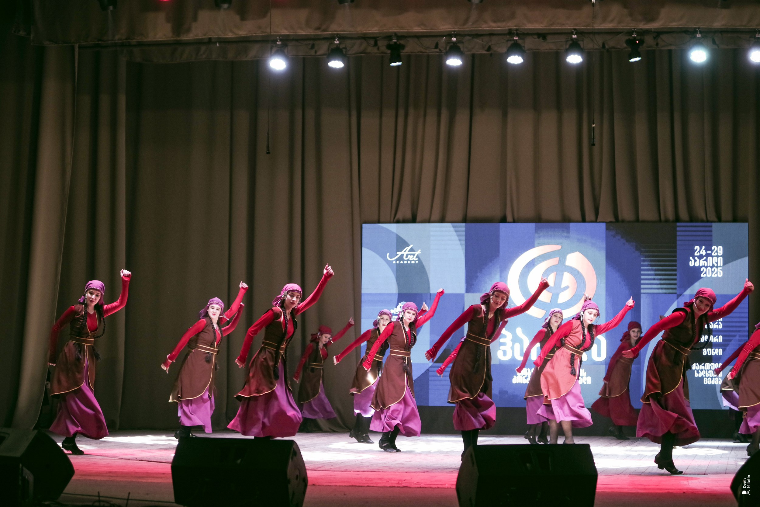 Танцы в Хоби. Портретный фотограф Денис Милютин