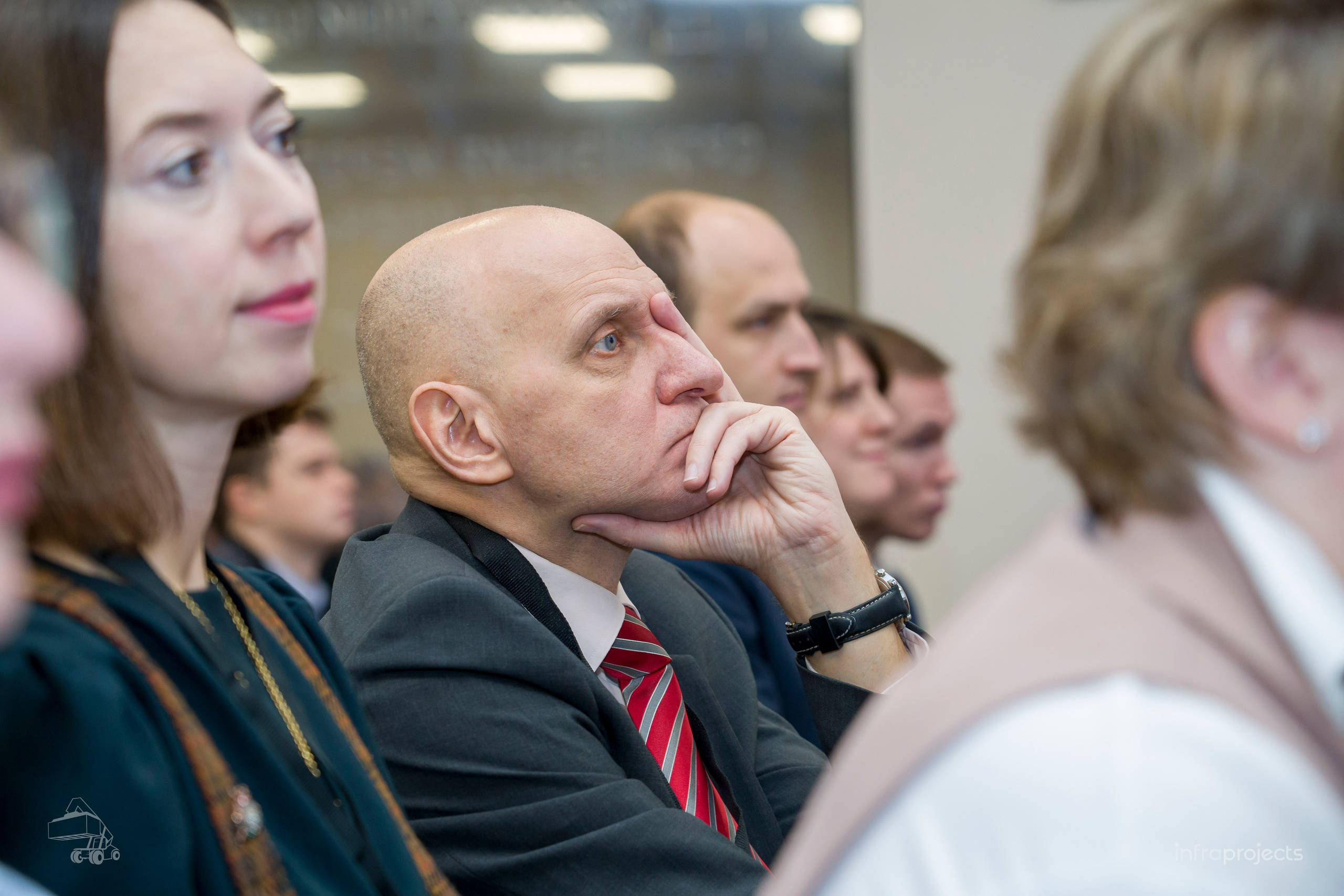 За контейнерами репортаж. Фотограф в Санкт-Петербурге. Репортажная и все съёмки для бизнеса