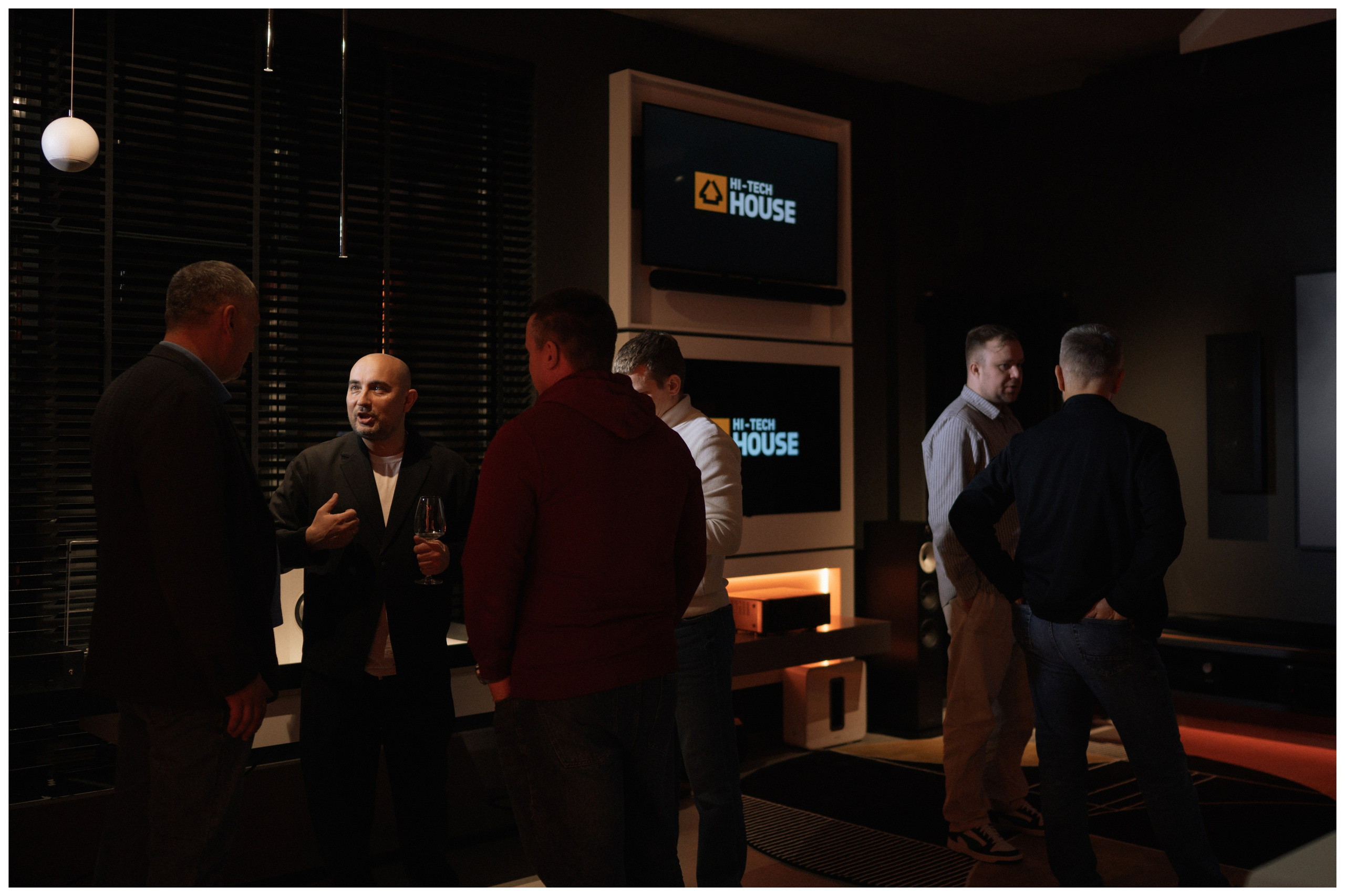 HI-TECH HOUSE. Свадебный и семейный фотограф Никита Корохов