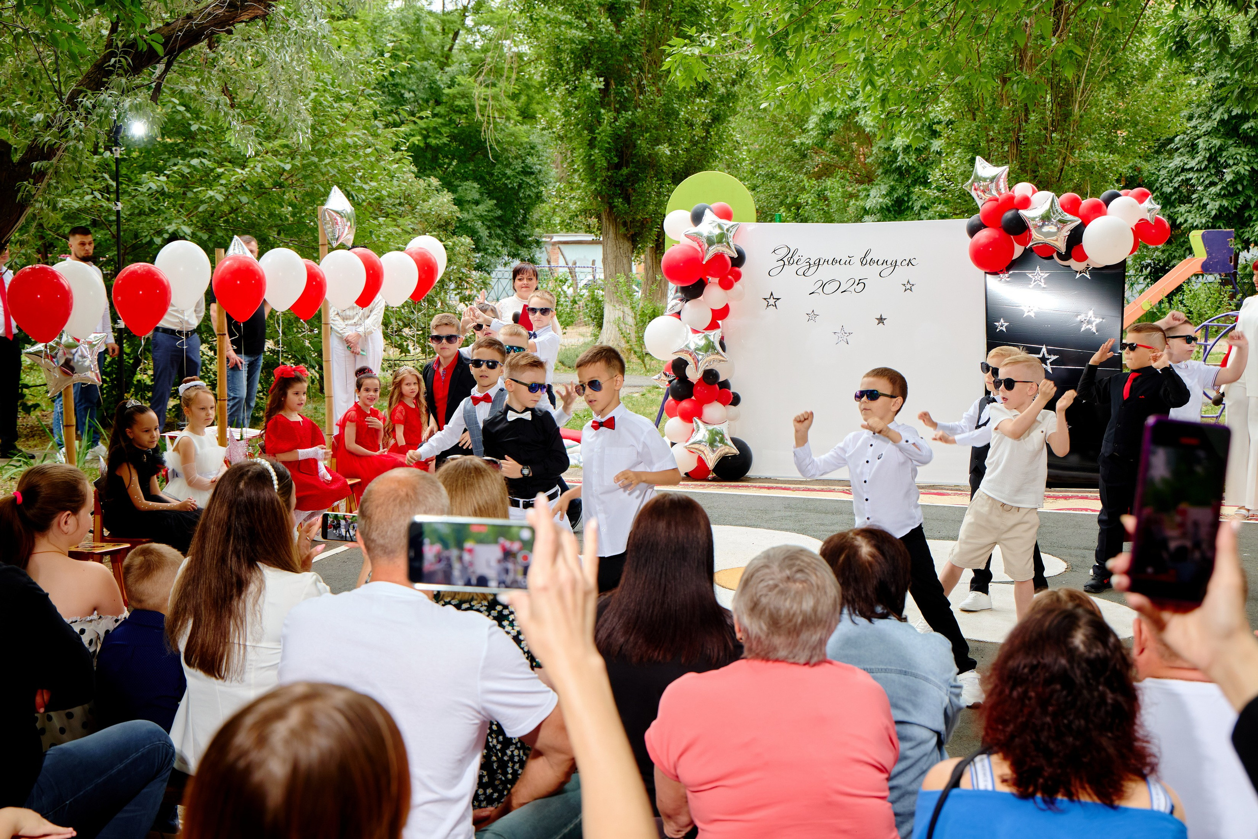 Выпускной 45 сад. Фотограф Выпускные альбомы Таганрог Сергей Коробченко