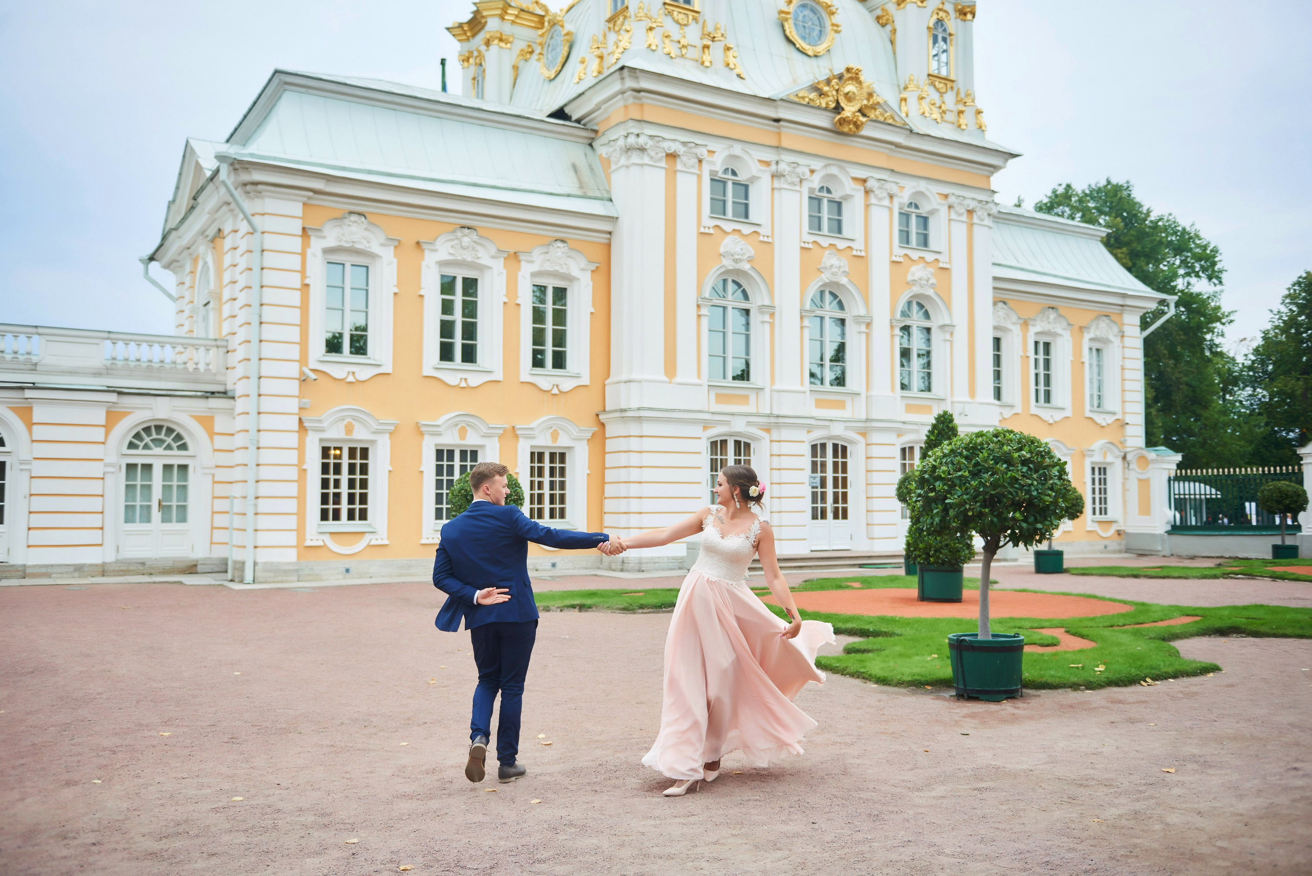 Ульяна и Дмитрий (свадебная прогулка в Сестрорецке под дождем, , фотосессия в верхнем парке Петергофа). Портретный, семейный и свадебный фотограф в Санкт-Петербурге и в Пушкине Ширяев Денис