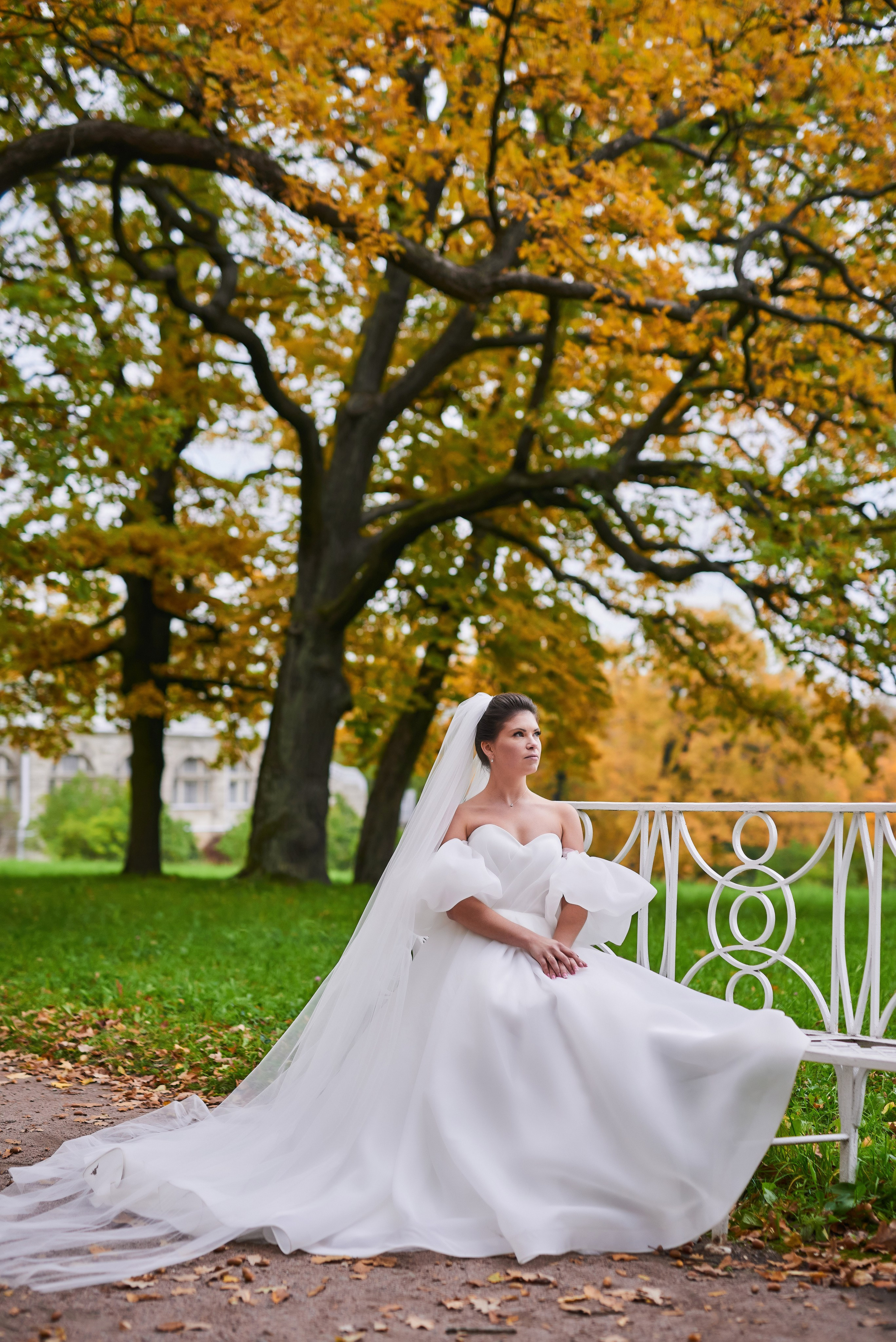 Осенняя свадебная прогулка в Екатерининском парке в Пушкине. Портретный, семейный и свадебный фотограф в Санкт-Петербурге и в Пушкине Ширяев Денис