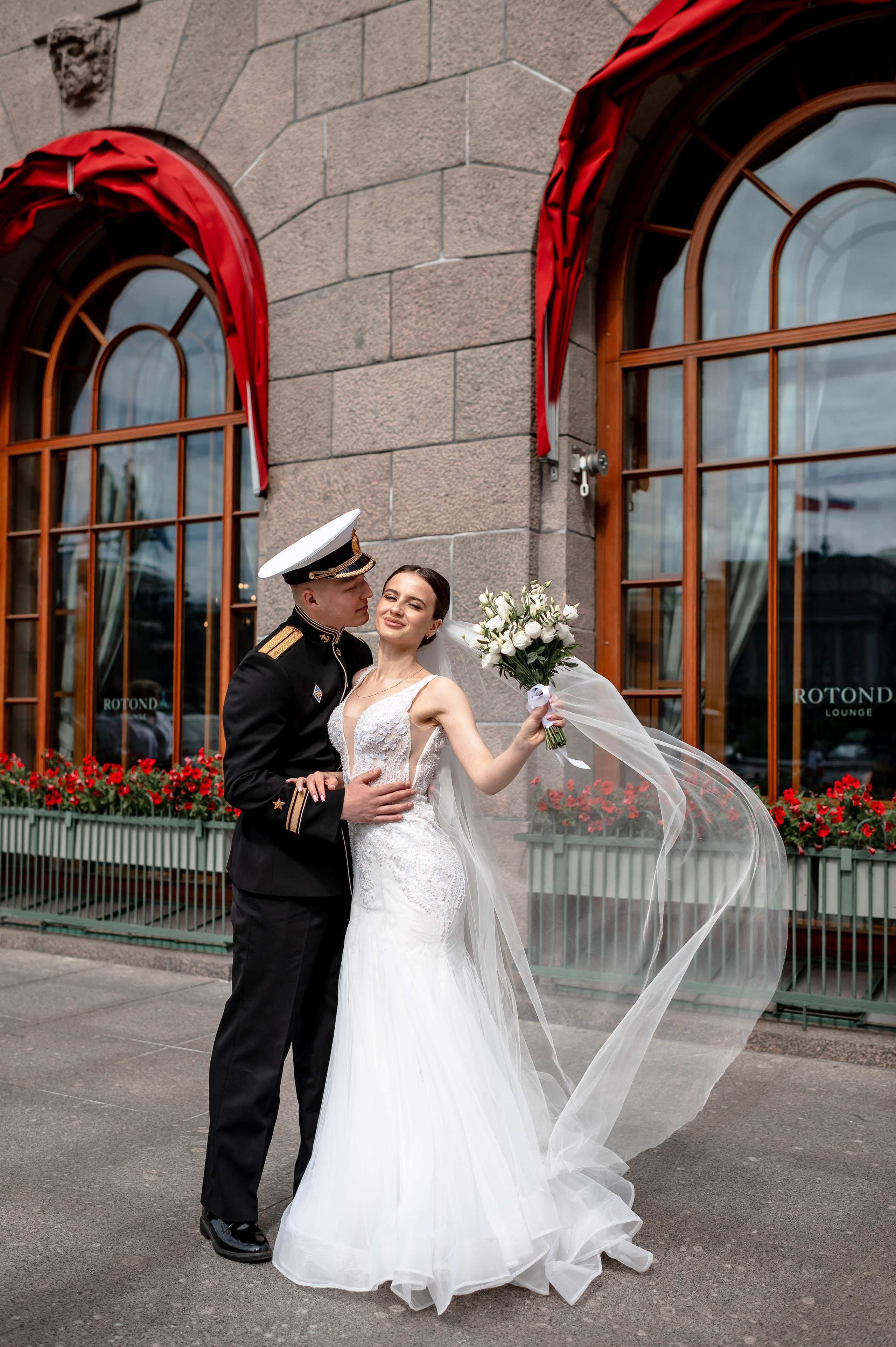 Елизавета и Максим (фотосессия у Дворца Штиглица, набережная Мойки и у Законодательного собрания). Портретный, семейный и свадебный фотограф в Санкт-Петербурге и в Пушкине Ширяев Денис