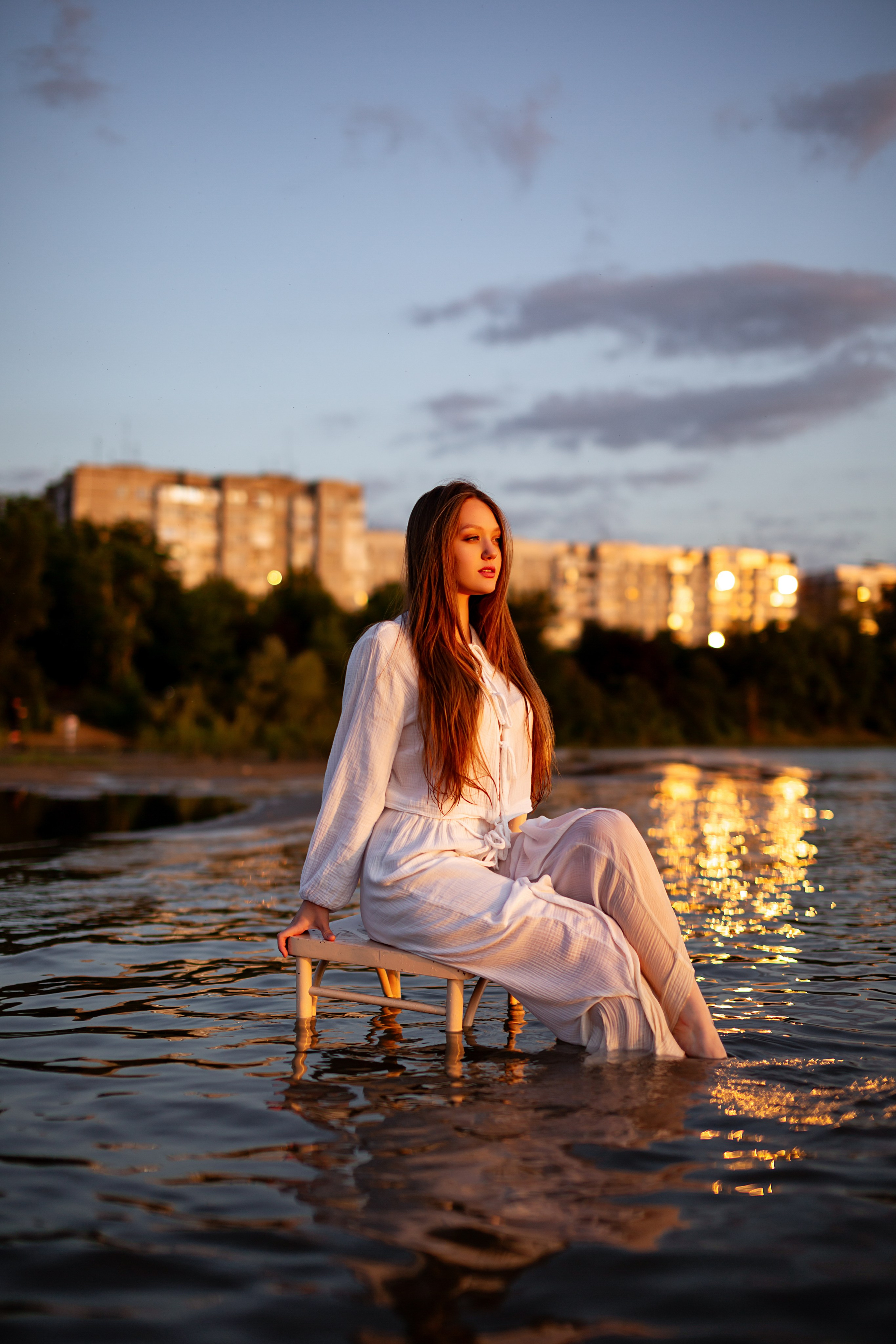 У воды. Https://malovafoto.ru