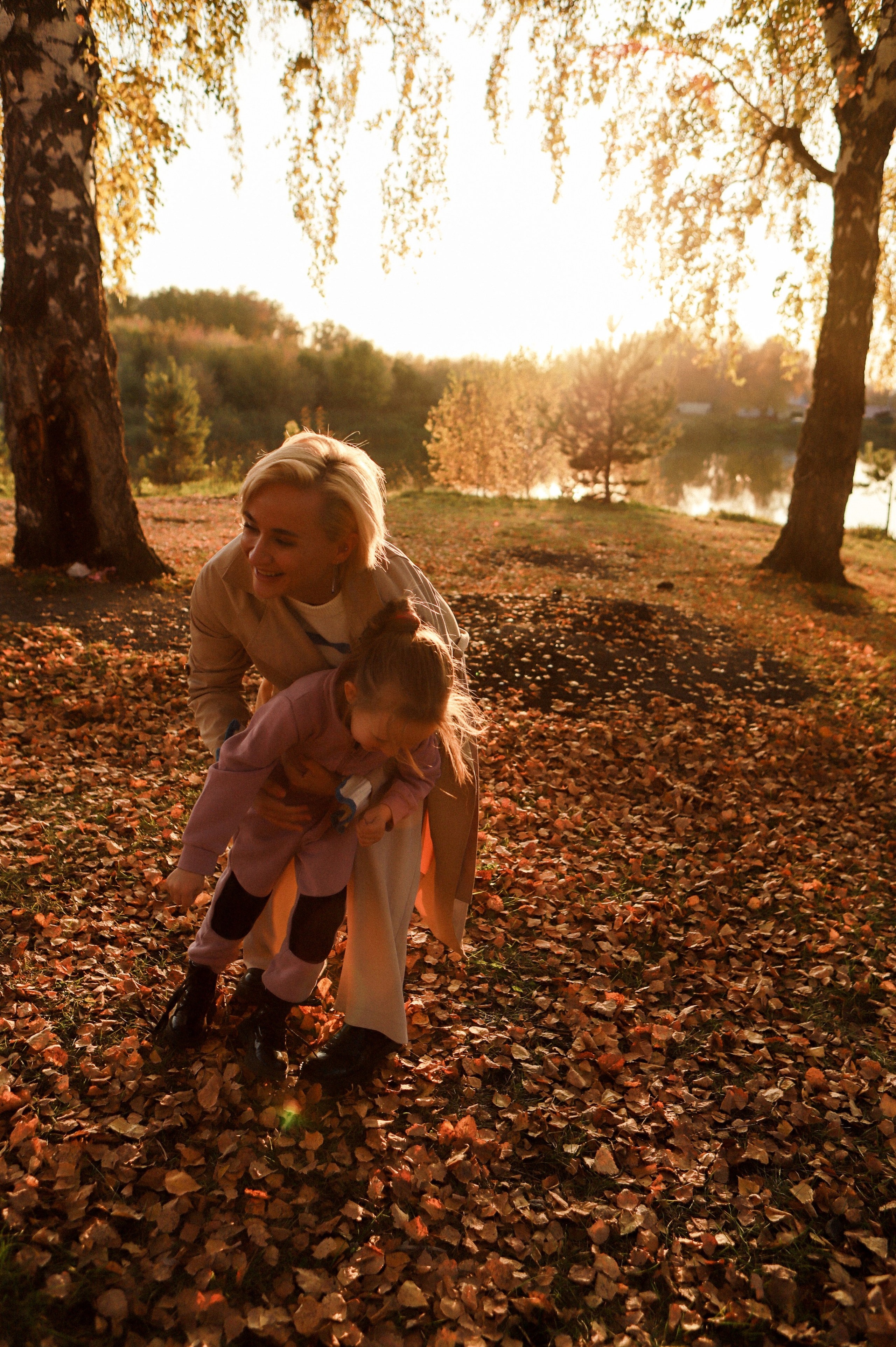 Семейная фотосессия - Осенний закат у озера. Семейный и женский фотограф Кемерово Мария Степ