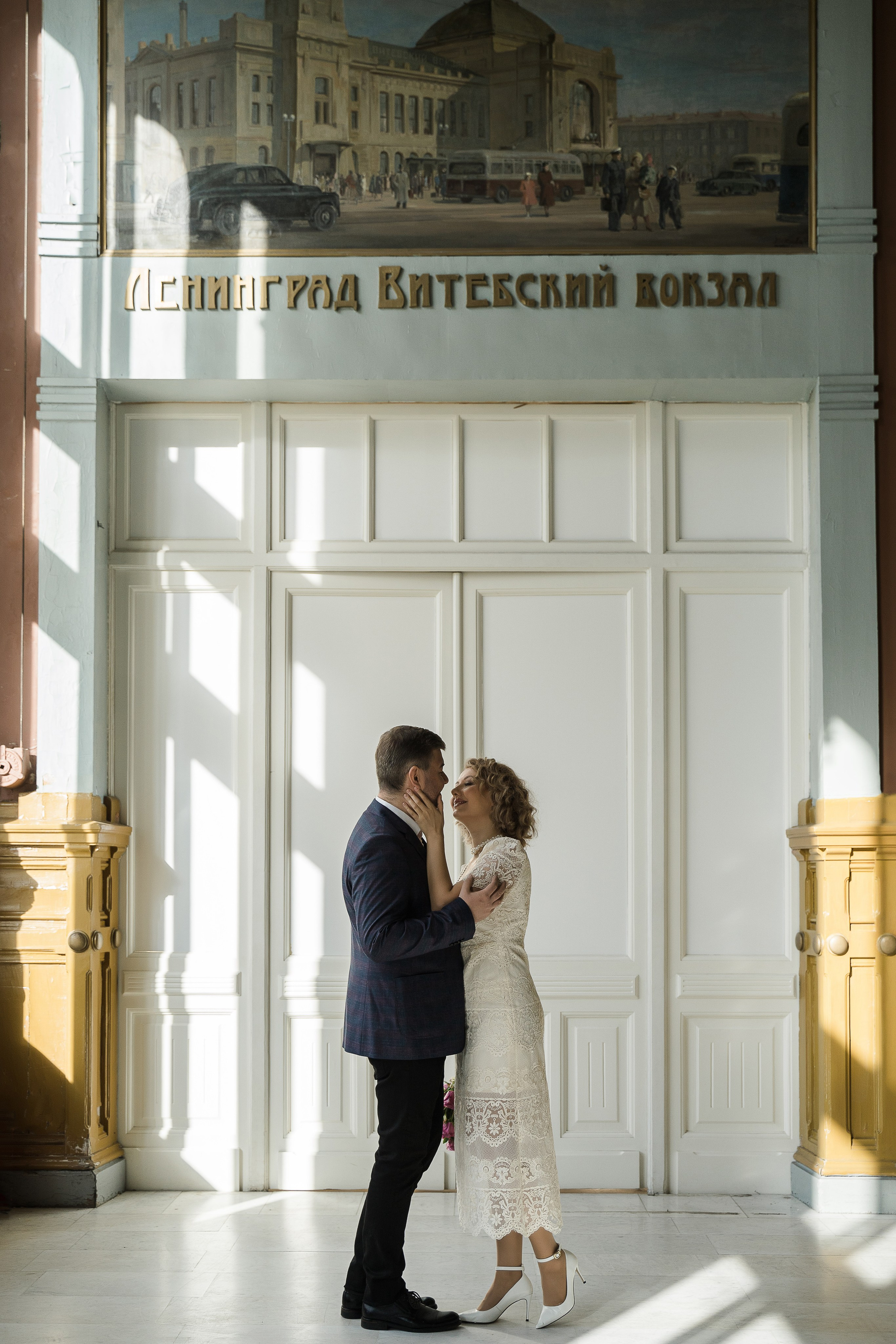 Свадебная фотосессия на Витебском вокзале. Свадебный и семейный фотограф в Пушкине и Санкт-Петербурге Мария Филиппова