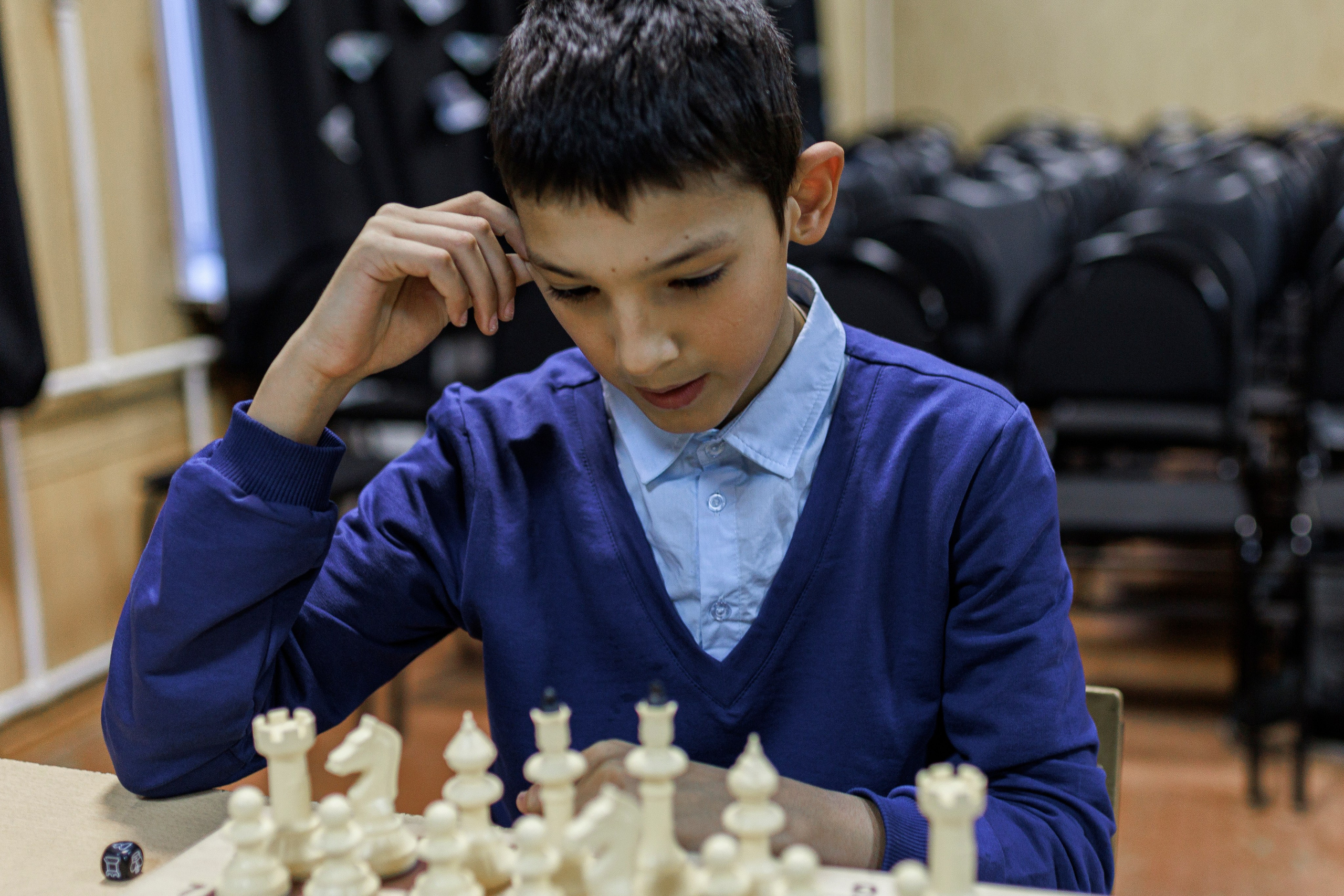 Репортажная сьёмка игры в шахматы в детском доме. Семейный и детский фотограф в Рязани Васюгова Мария