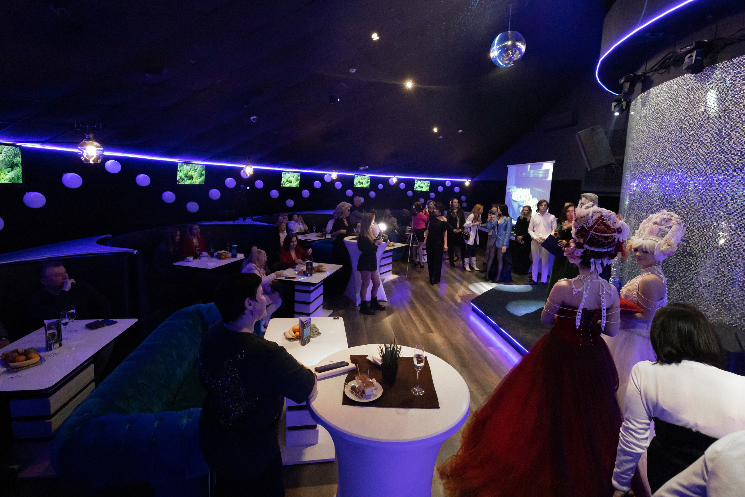 Караоке бар «12.01». Фотограф Михаил Олейник