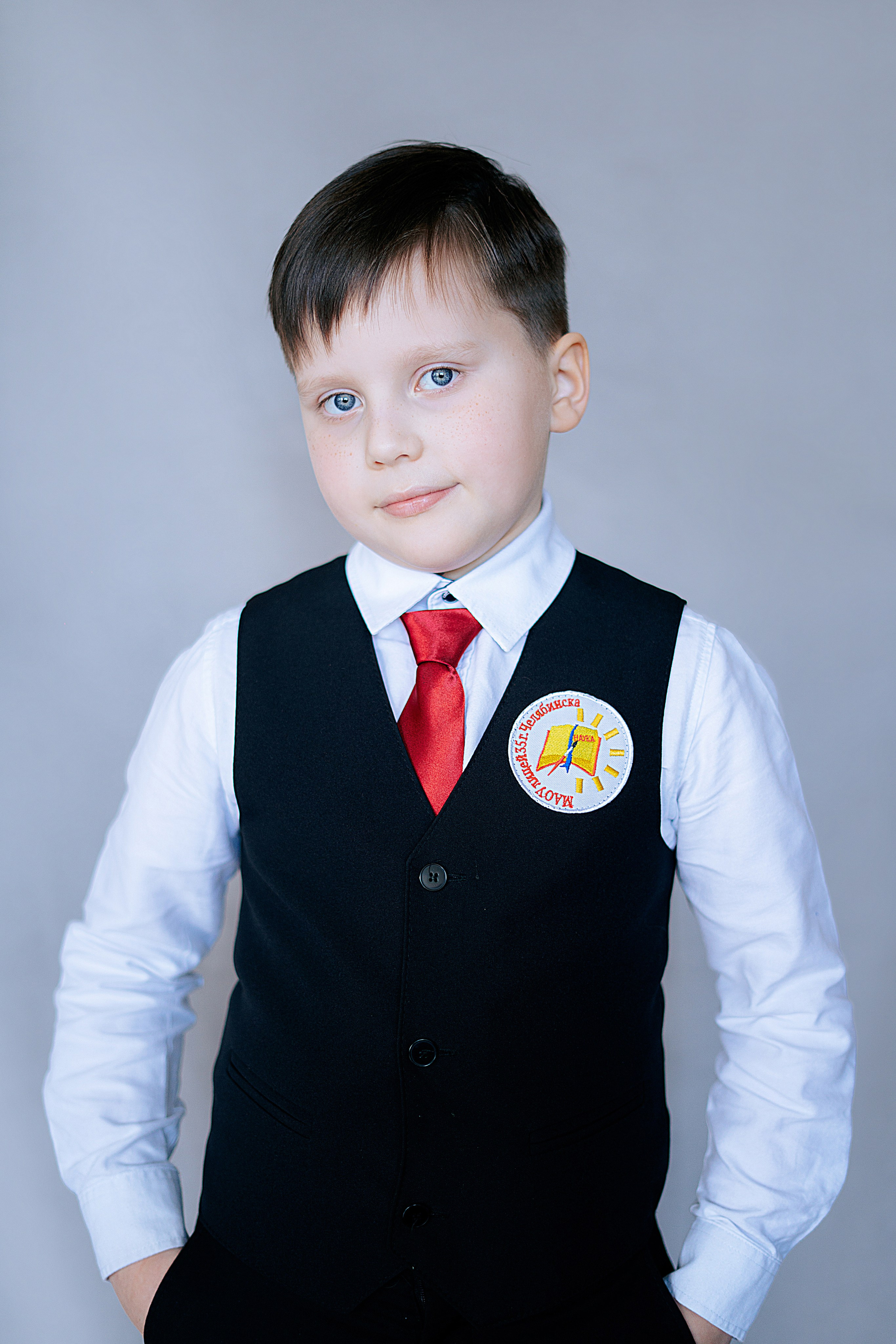 Школьные портреты. Школьный фотограф в Челябинске. Выпускные фотоальбомы