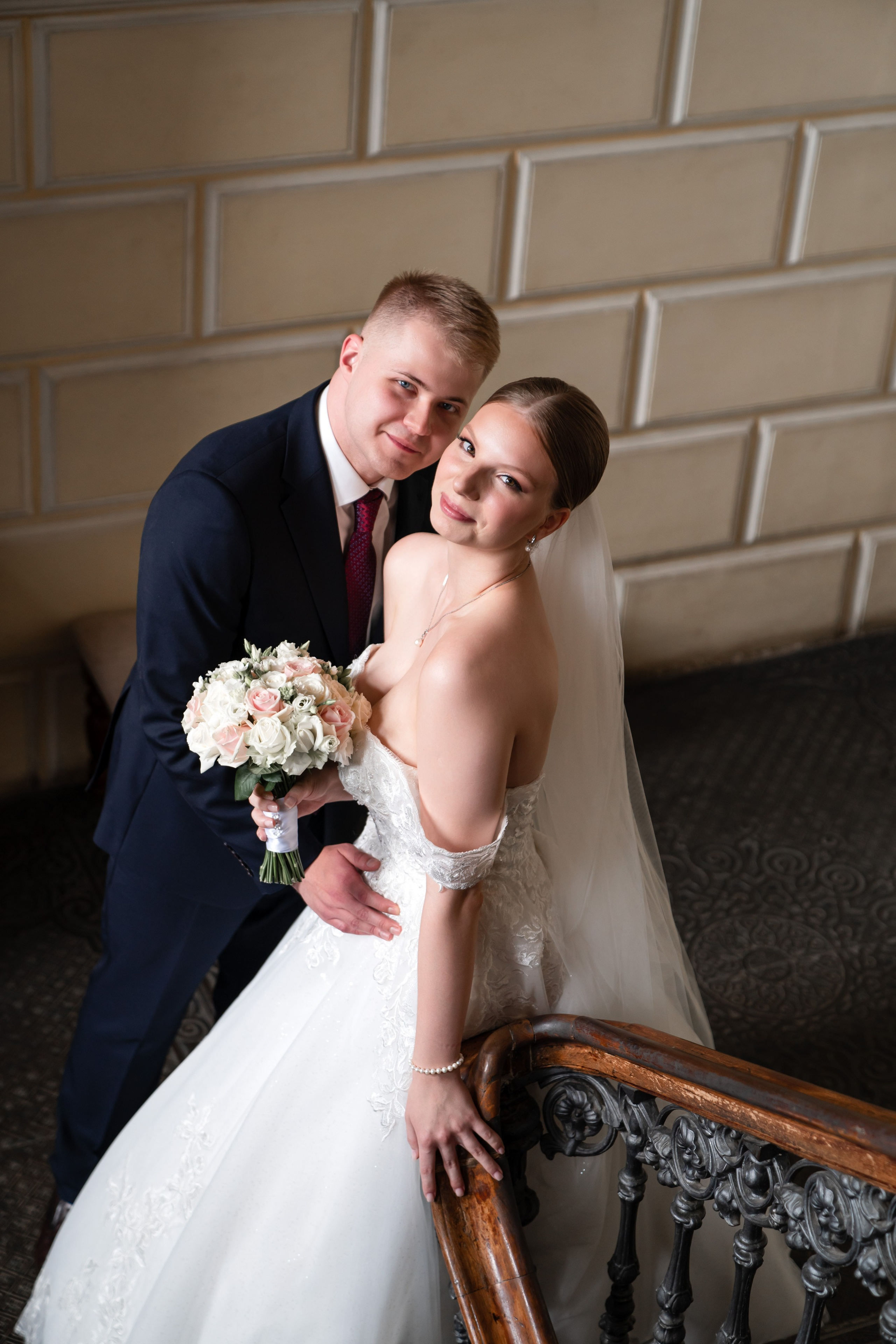 Фотосессия в библиотеке-читальне имени А. С. Пушкина. Свадебный фотограф Вера Климова