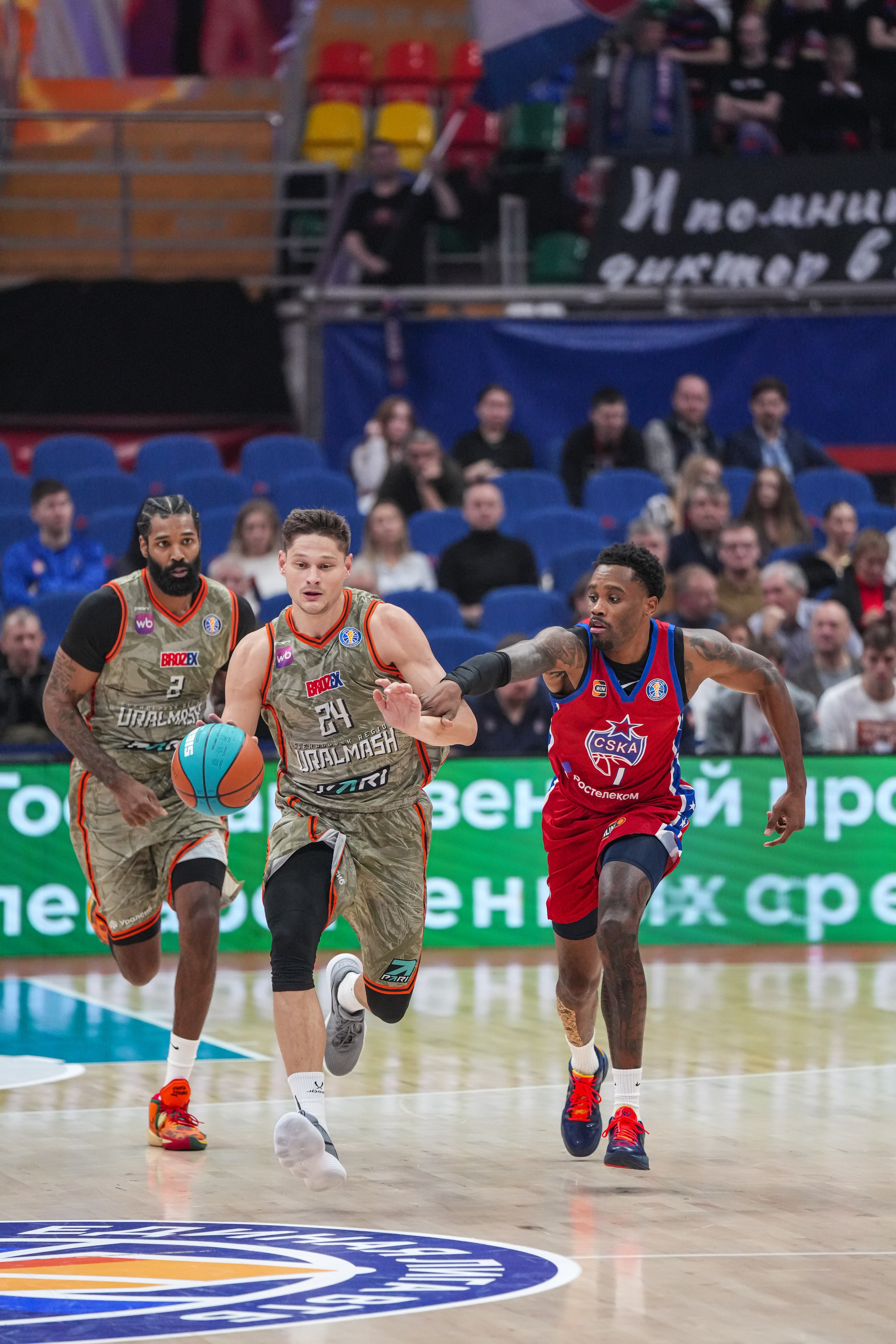 ЦСКА-Уралмаш (29.10.25). Автомобильный фотограф Шакая Кирилл