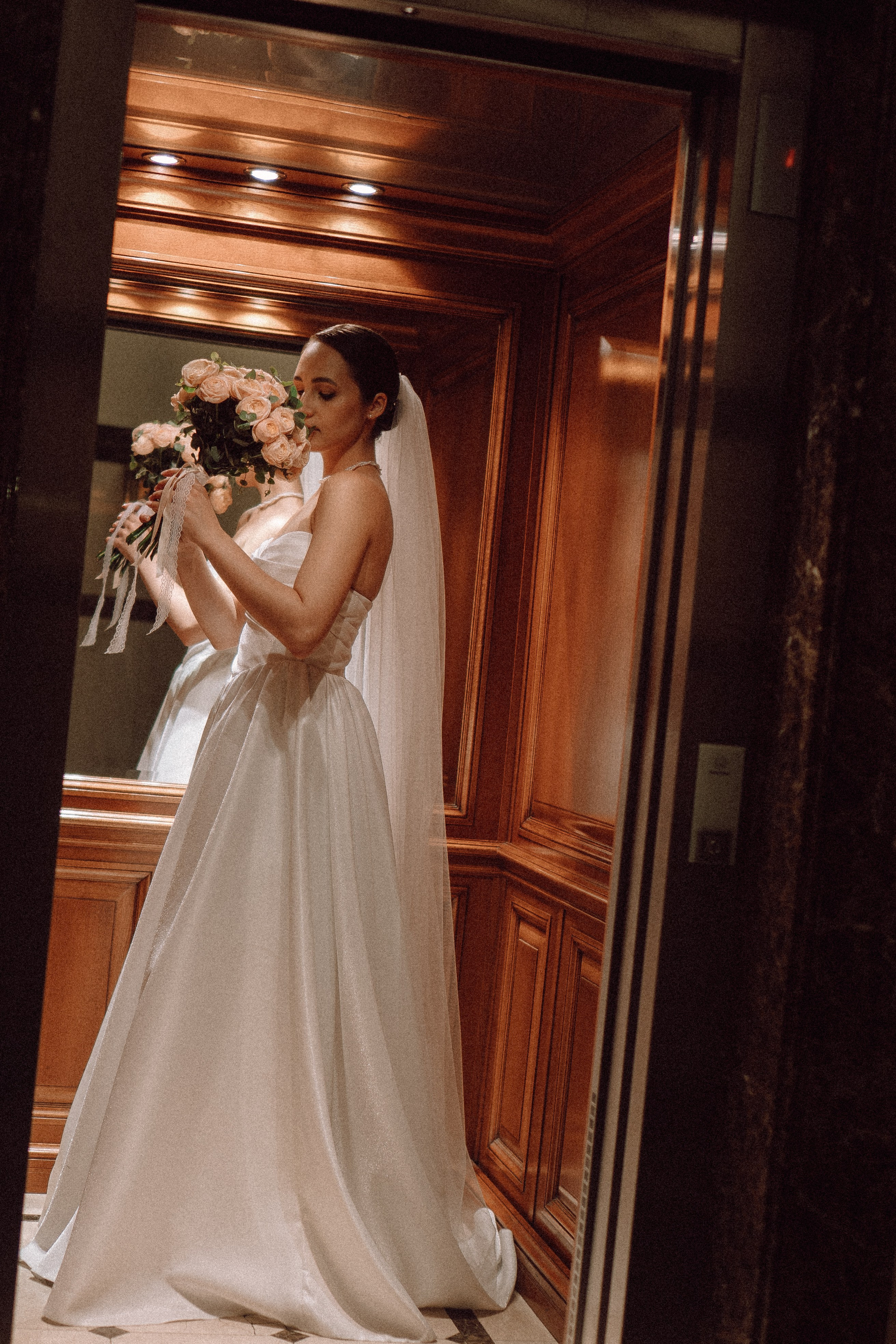 СВАДЕБНАЯ ПРОГУЛКА В САНТК-ПЕТЕРБУРГЕ (ИСАКИЕВСКИЙ СОБОР, ЗИМНЯЯ КАНАВКА, ЭРМИТАЖ И БОЛЬШАЯ МОРСКАЯ УЛИЦА). Профессиональный фотограф, Санкт-Петербург — Виктория Богомолова