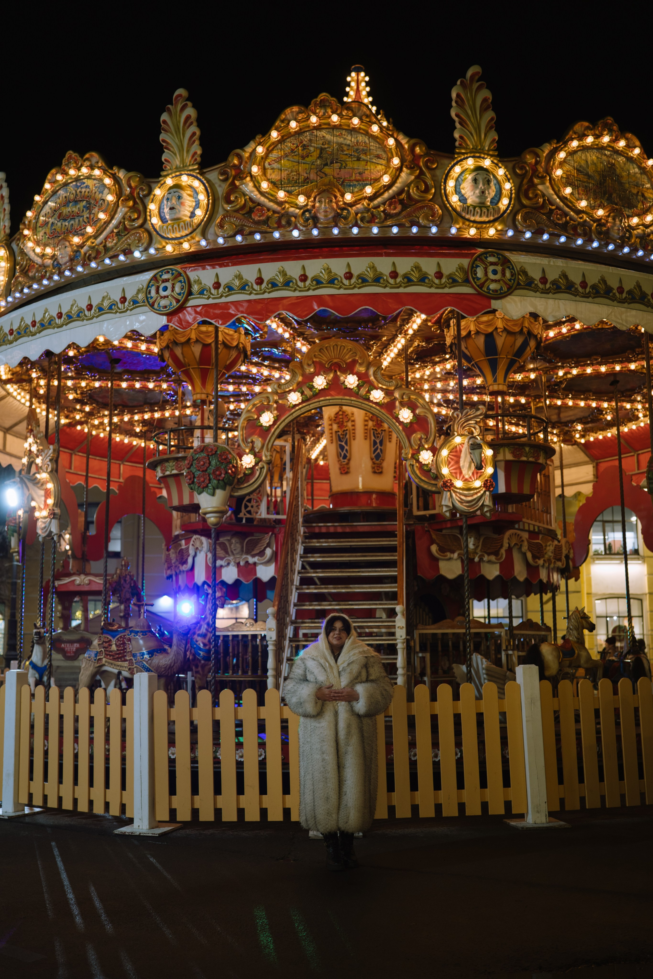 ПРОГУЛКА НА МАНЕЖНОЙ ПЛОЩАДИ ДЛЯ ДЕВУШКИ ПЕРЕД НОВЫМ ГОДОМ (НОВОГОДНЯЯ ФОТОСЕССИИЯ НА МАНЕЖНОЙ ПЛОЩАДИ). Профессиональный фотограф, Санкт-Петербург — Виктория Богомолова