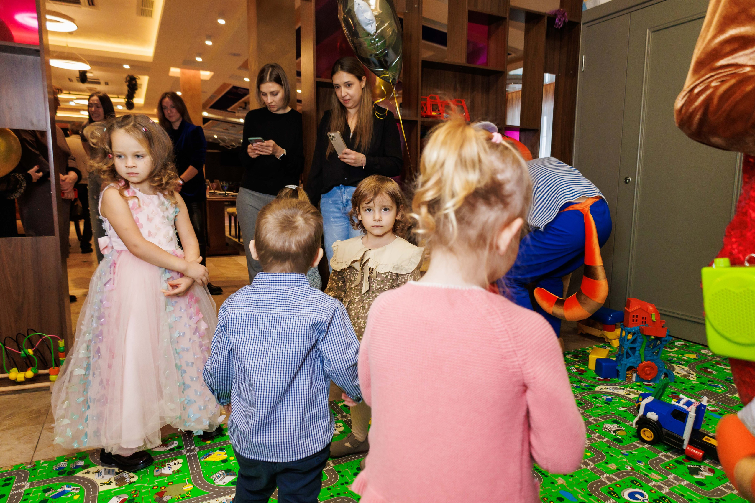 День рождения в ресторане. Фотограф в Москве Дмитрий Емельянов