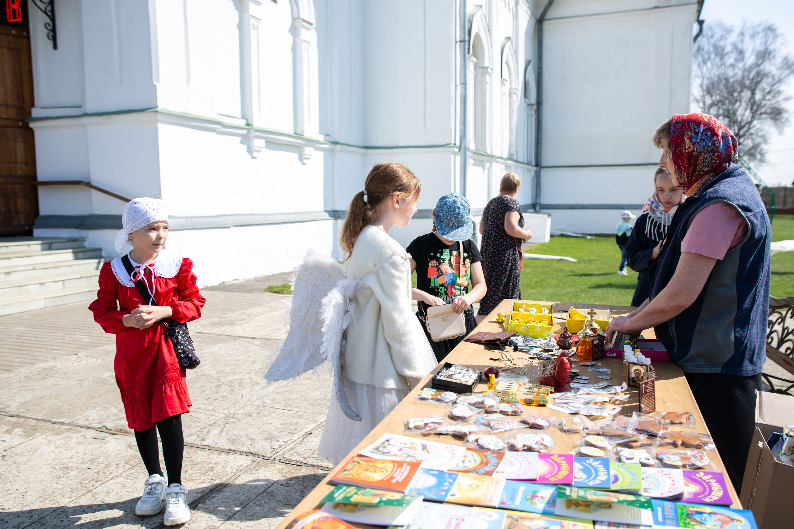 Пасха Воскресенский храм с Ашитково и ярмарка около храма. Семейный и детский фотограф Анна Петракова