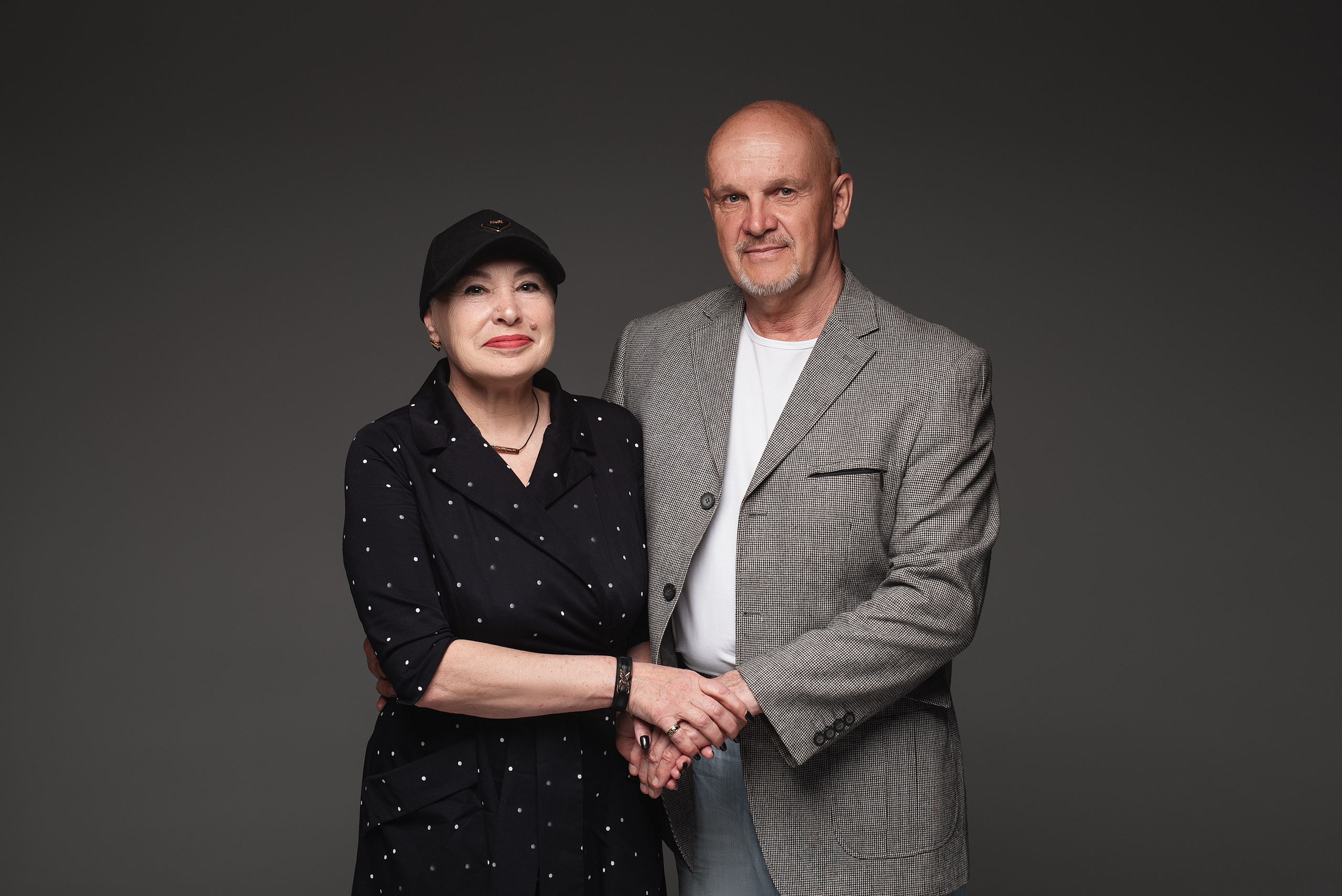 Семейная фотосессия на циклораме. Семейный фотограф в Южно-Сахалинске Анастасия Лимарева