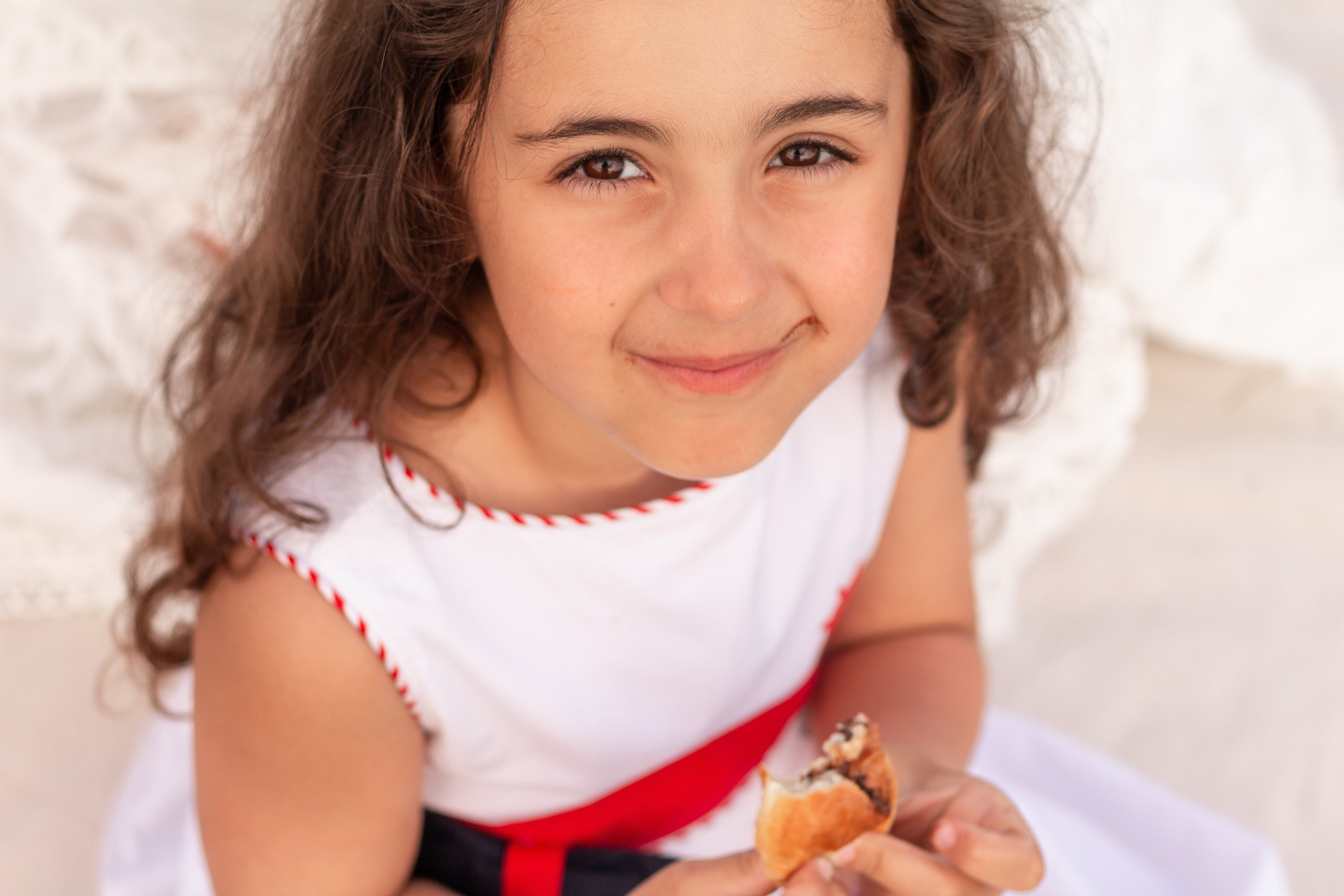 Мама с дочкой встречают закат в горах. Семейный фотограф в Сочи, Лоо, Дагомысе, Вардане Кучумова Олеся
