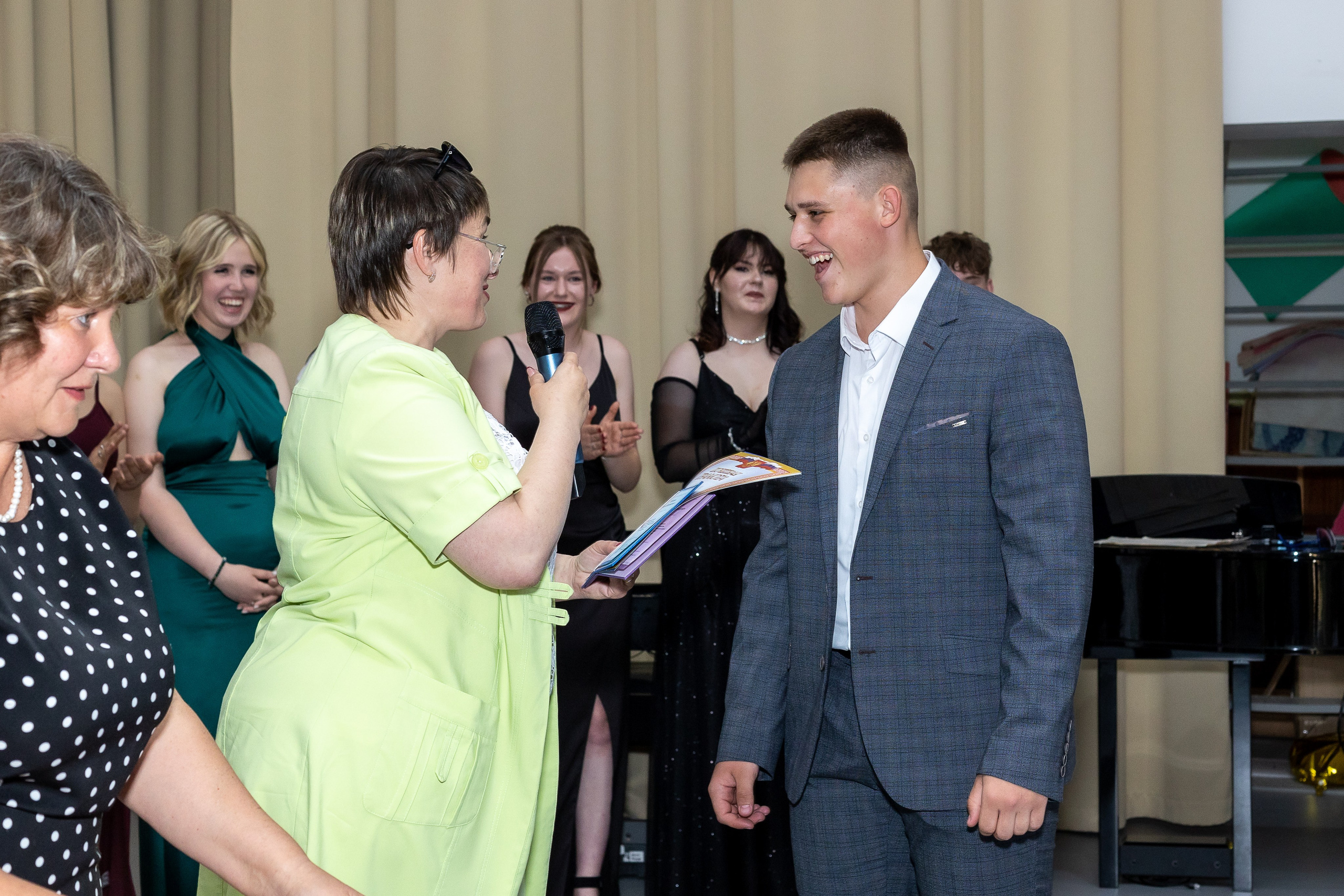 Вручение аттестата 2025. Выпускные альбомы Майкоп, Краснодар Елена Золотарева