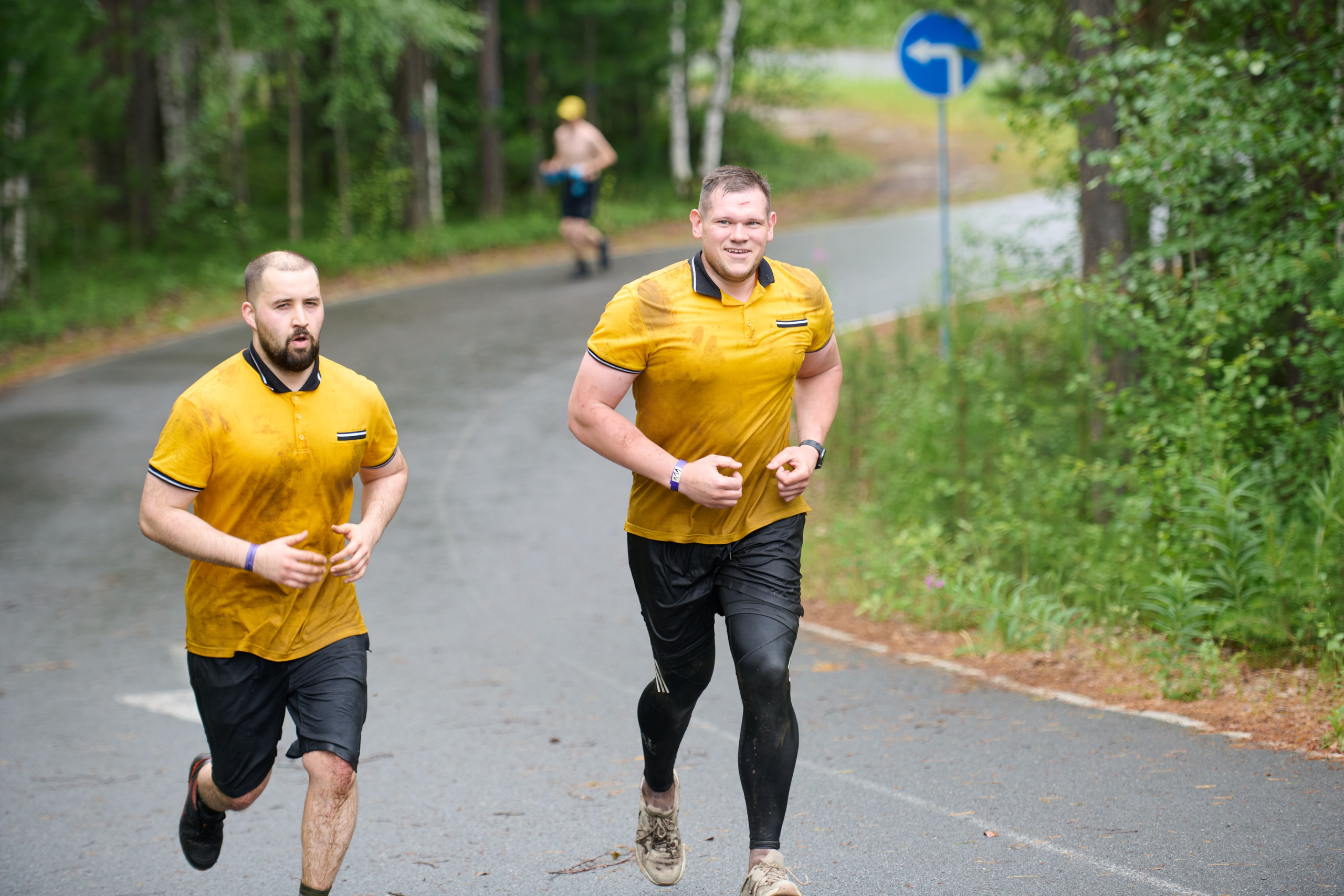 Фоторепортаж с забега Стальной характер в Сургуте, 5 июля 2025. Репортажный и семейный фотограф — Шелихов Сергей
