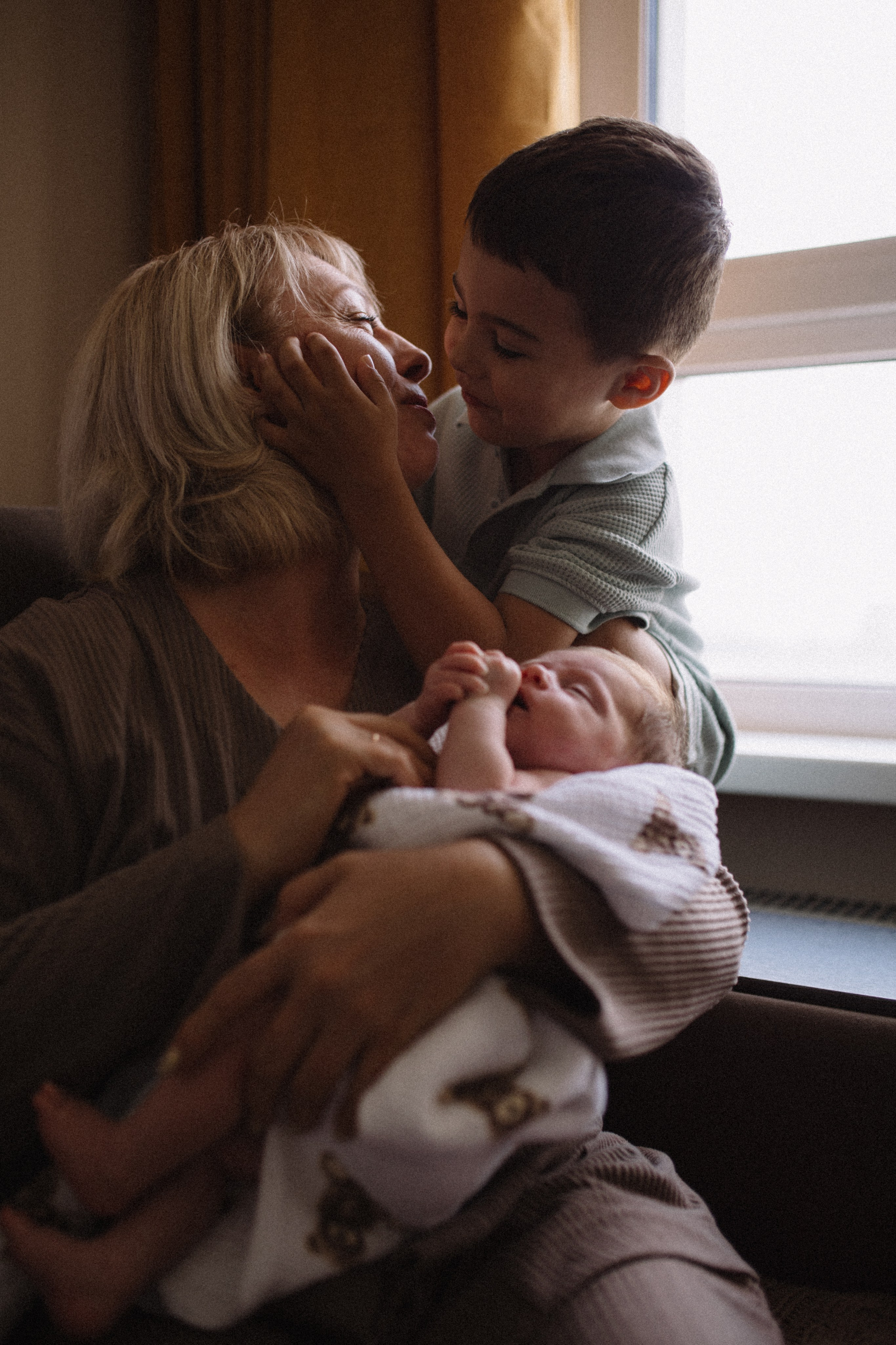 Семейная фотосессия с новорожденным ньюборн. Семейный фотограф в Москве и Люберцах Юлия Гуськова