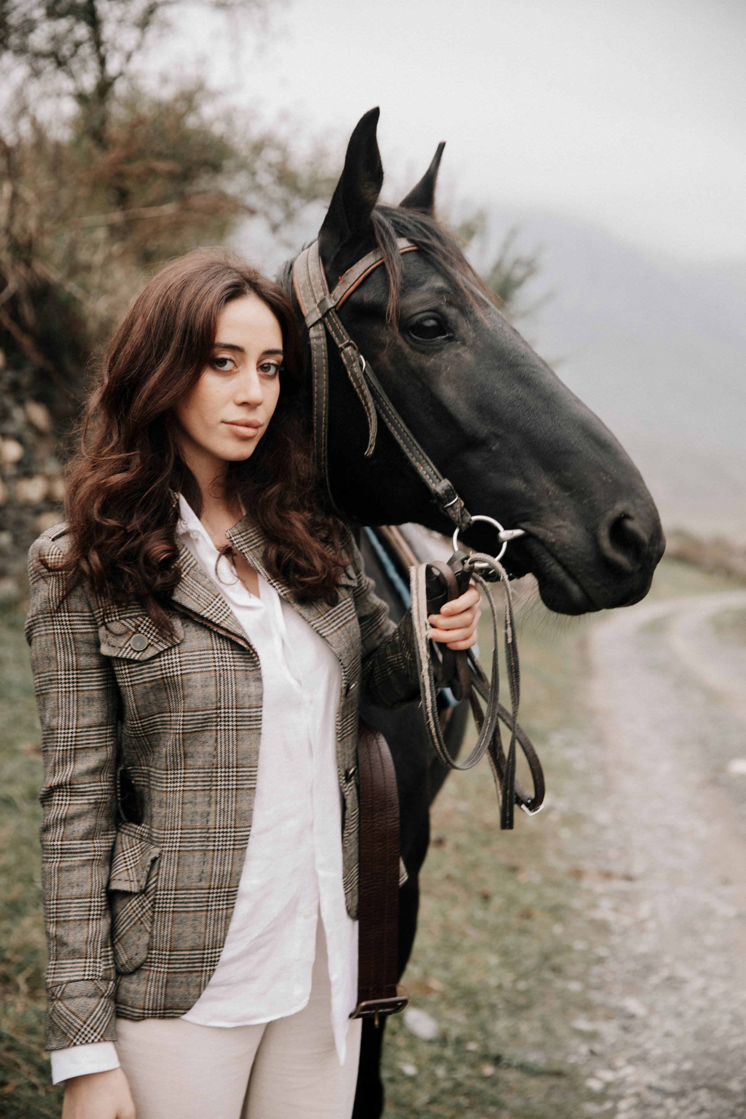 фотосессия с лошадью, фотосессия, лошадь, фотосессия в горах, фото с конем, фотография с лошадью, фотосессия, горы, Кавказ, фотосессия в песках, фотограф Осколкова Ульяна