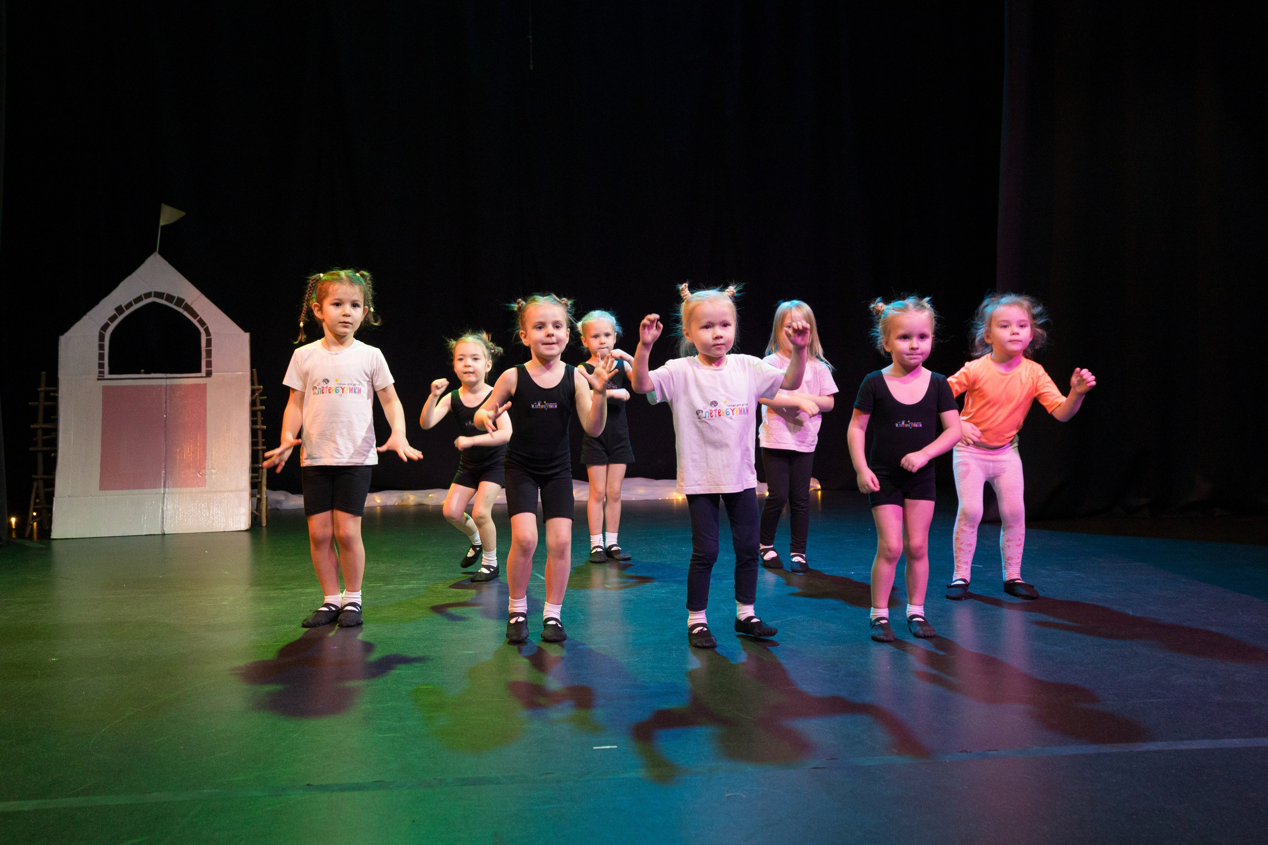 Отчетный танцевальный концерт детей 2-7 лет. Детский и контент фотограф Надя Волкова Санкт-Петербург