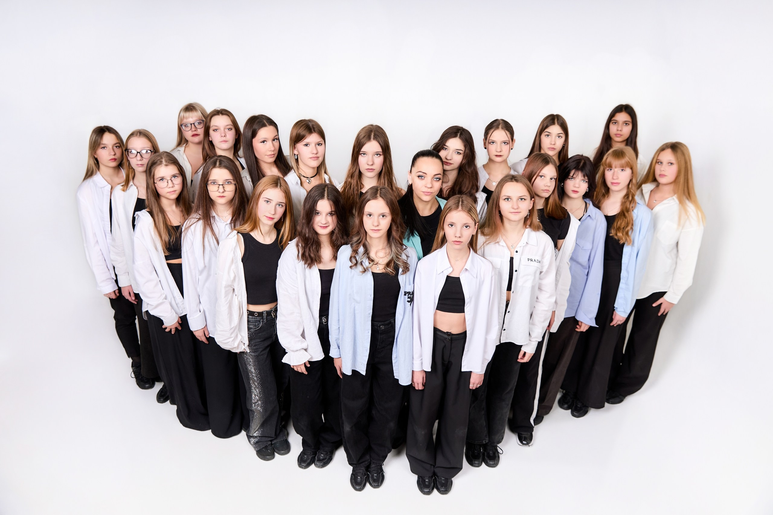 ШКОЛЬНИКИ. ФОНОВАЯ СТУДИЯ. Фотограф Татаринов Андрей (Донецк / Макеевка)