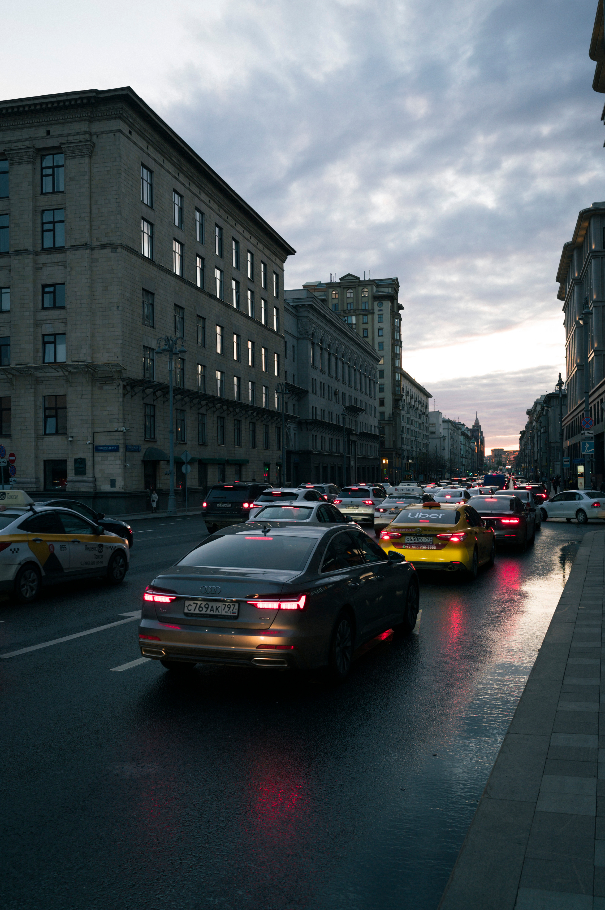 Street with Roma, 5.2022. Kartascheff