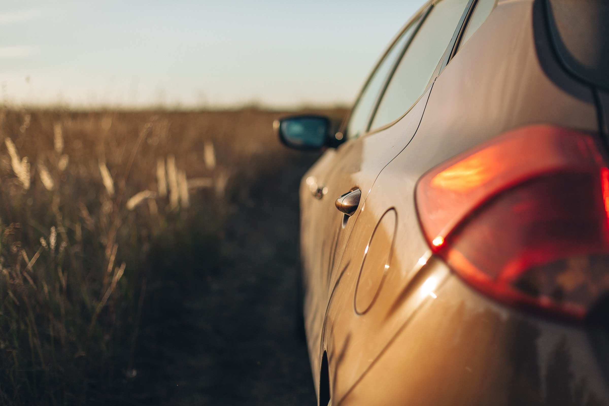 Машина с ребятами приехала на фотосессию