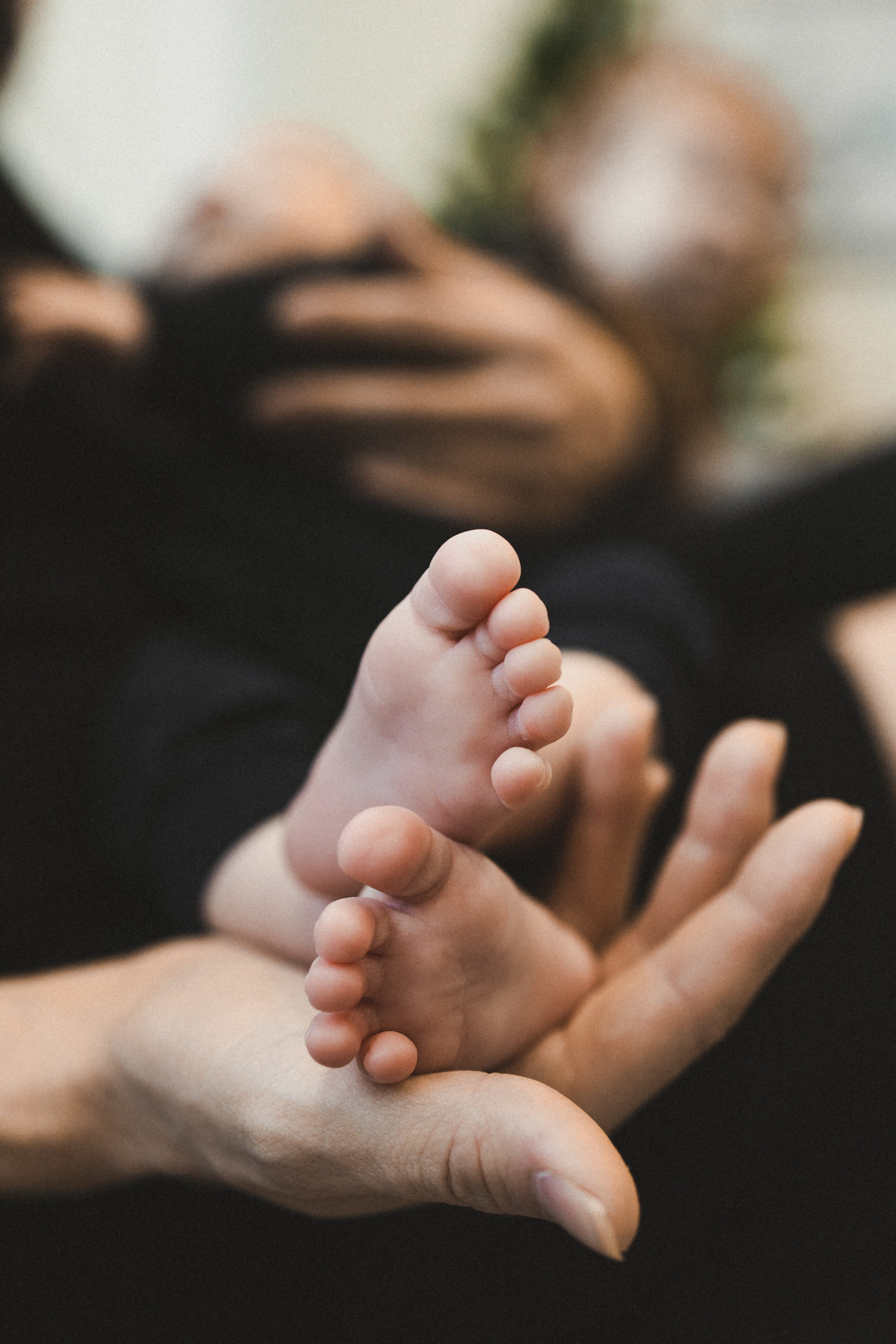 Маленькие пяточки и пальчики малыша