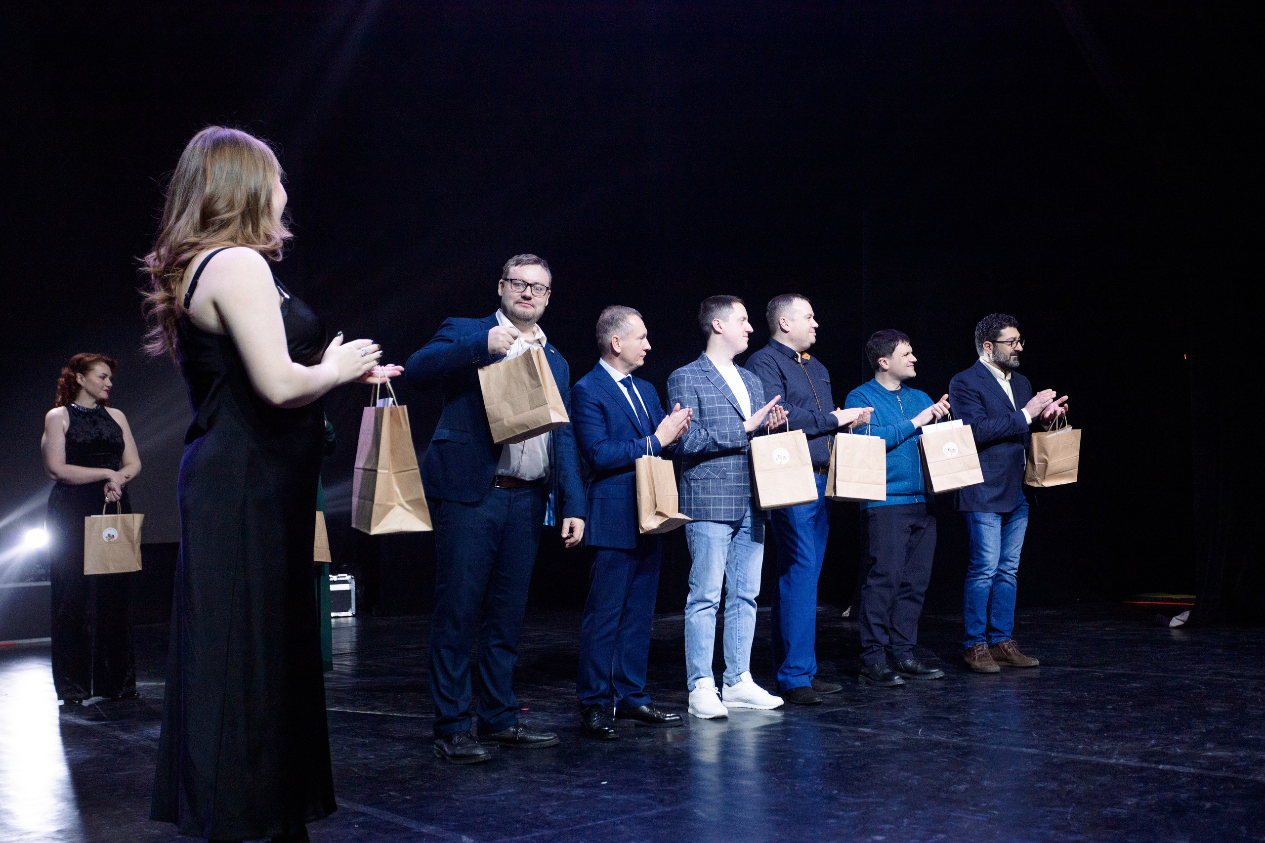 РЕПОРТАЖ: НОВЫЙ ГОД В ДК МЕТАЛЛУРГ. Профессиональный фотограф в Ижевске Леша Петров