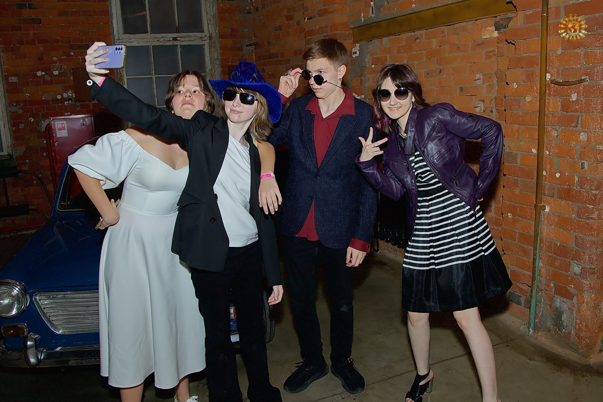 Выпускной 2023 (9-й класс, школа № 46). Loft Urban. Москва. Репортажная съемка в Москве и области. Анималистика