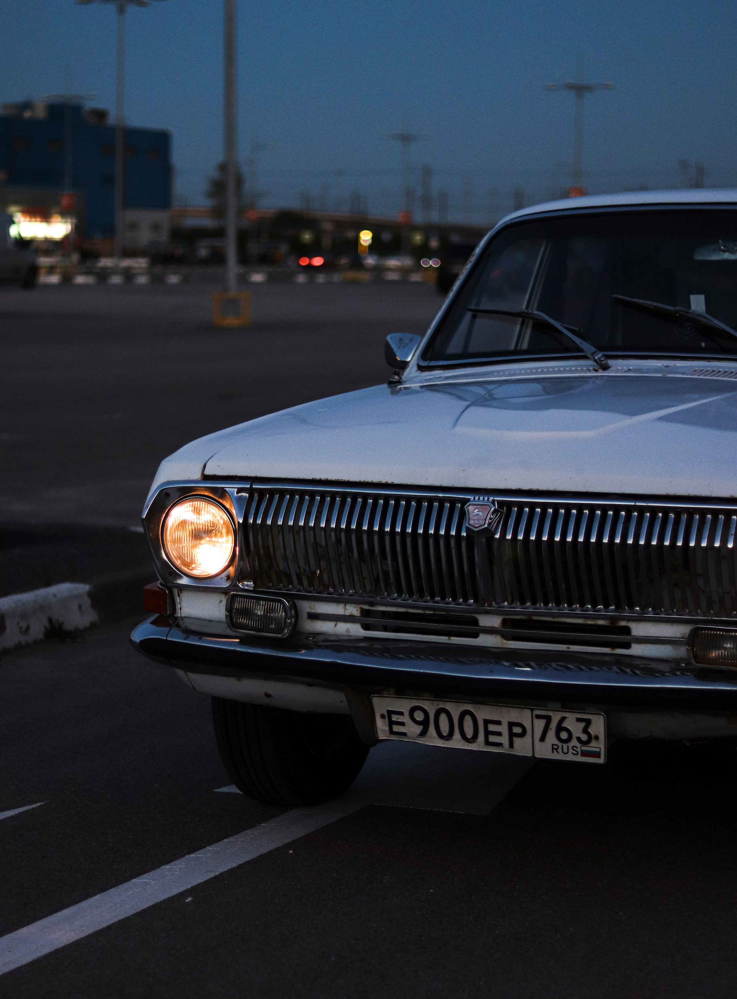 Ford Focus и Волга у ТРК Лето. Ивентный фотограф в Санкт-Петербурге Олег Комков