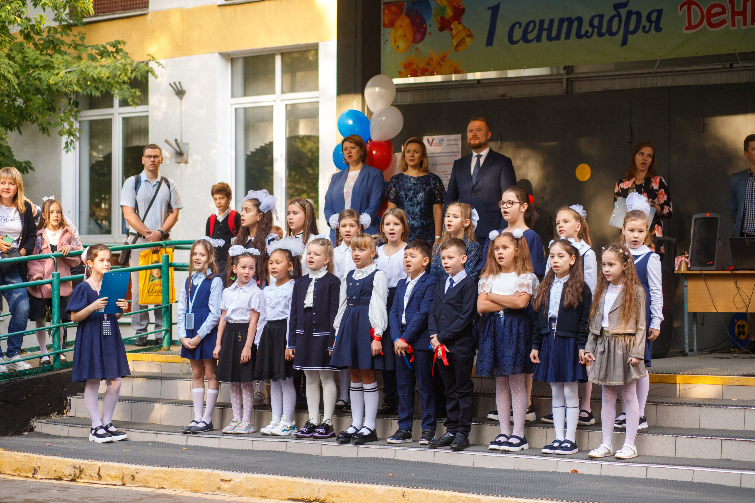 Репортажная съемка первого сентября для первоклассников. Семейный и школьный фотограф в Москве Анна Ткач