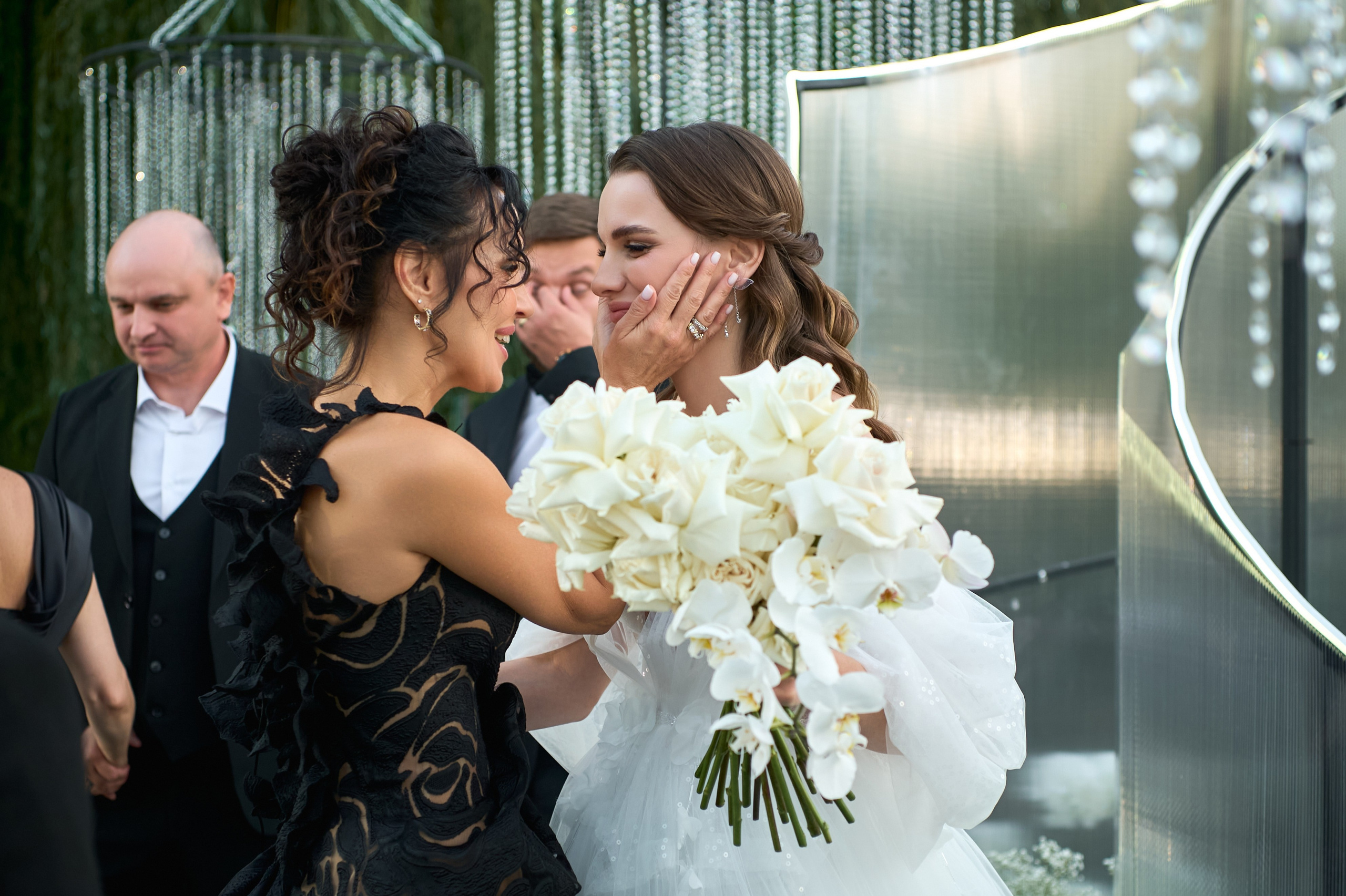 Свадьба с искусственным интеллектом в Усадьбе фамилии от ТВИНС СТУДИО лучших фотографов Краснодара. ТВИНС СТУДИО — лучшие свадебные фотографы и видеографы в Краснодаре