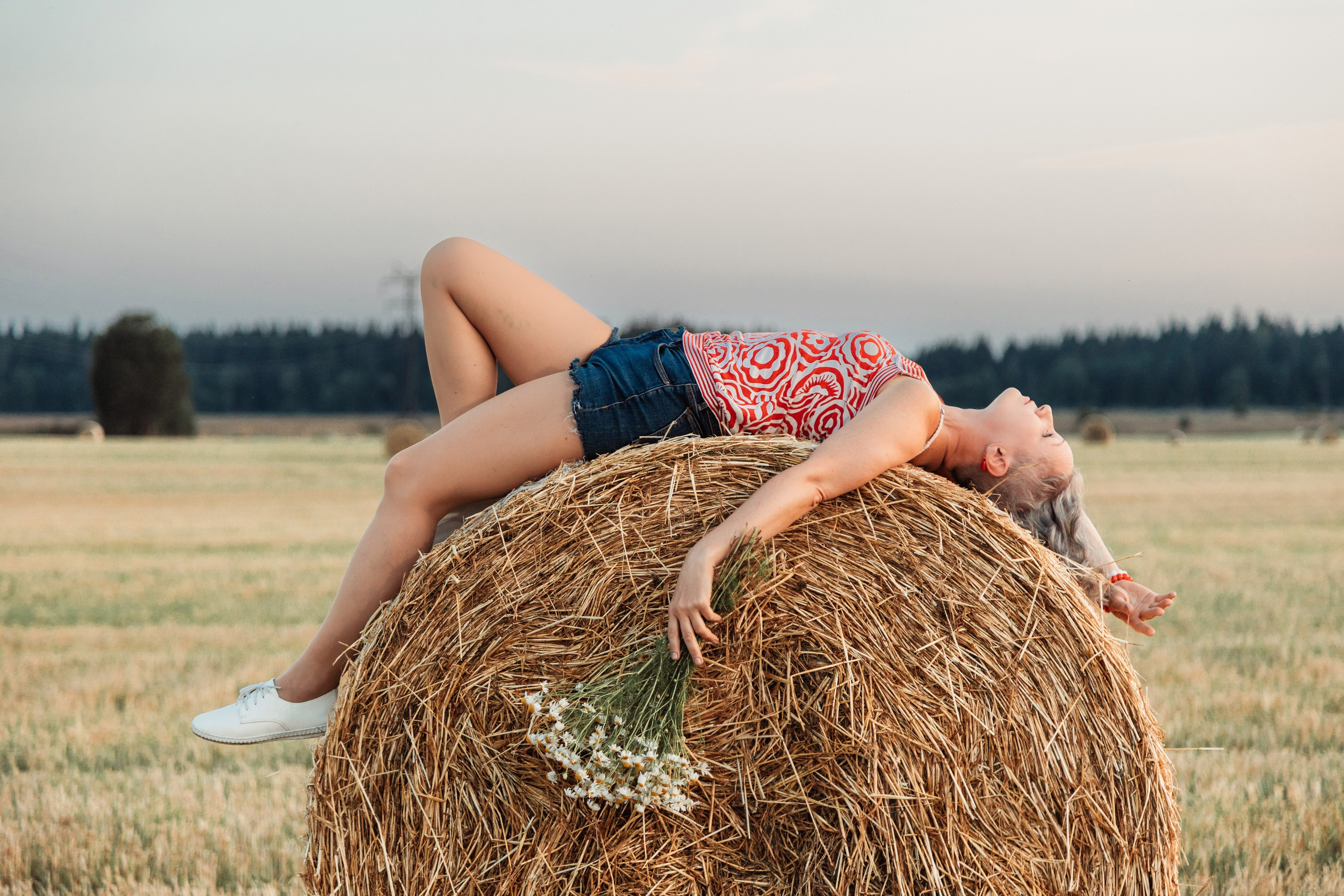 2025-08-03. Анжела на сене