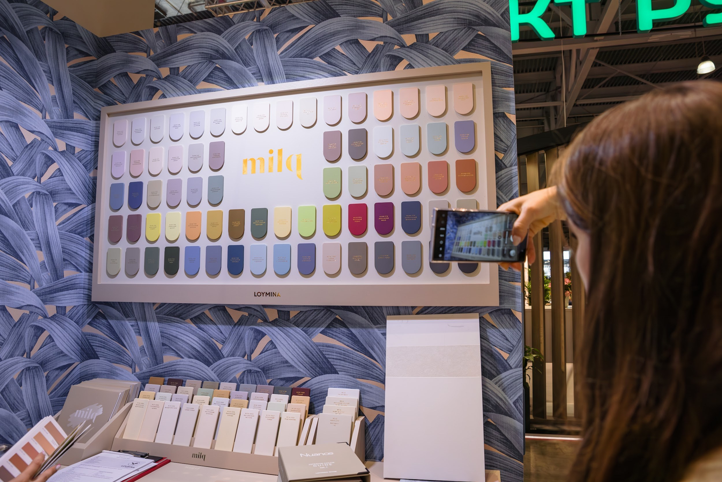 LOYMINA Group на 30-й юбилейной Международной строительно-интерьерной выставке MosBuild 2025. L. Deco интерьерный салон. Краски/обои/лепной декор