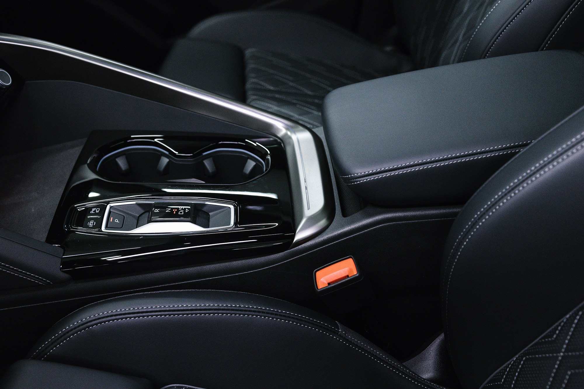 Audi Q5  40 TFSI 2.0 S tronic (204 л. с.). Автосалон «Х-Авто»